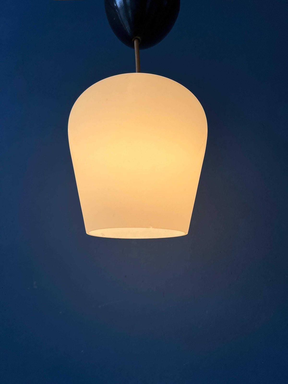 Kleine Mid Century Hanglamp Van Opaalkleurig Glas In Omgekeerde Tulpvorm photo for sale