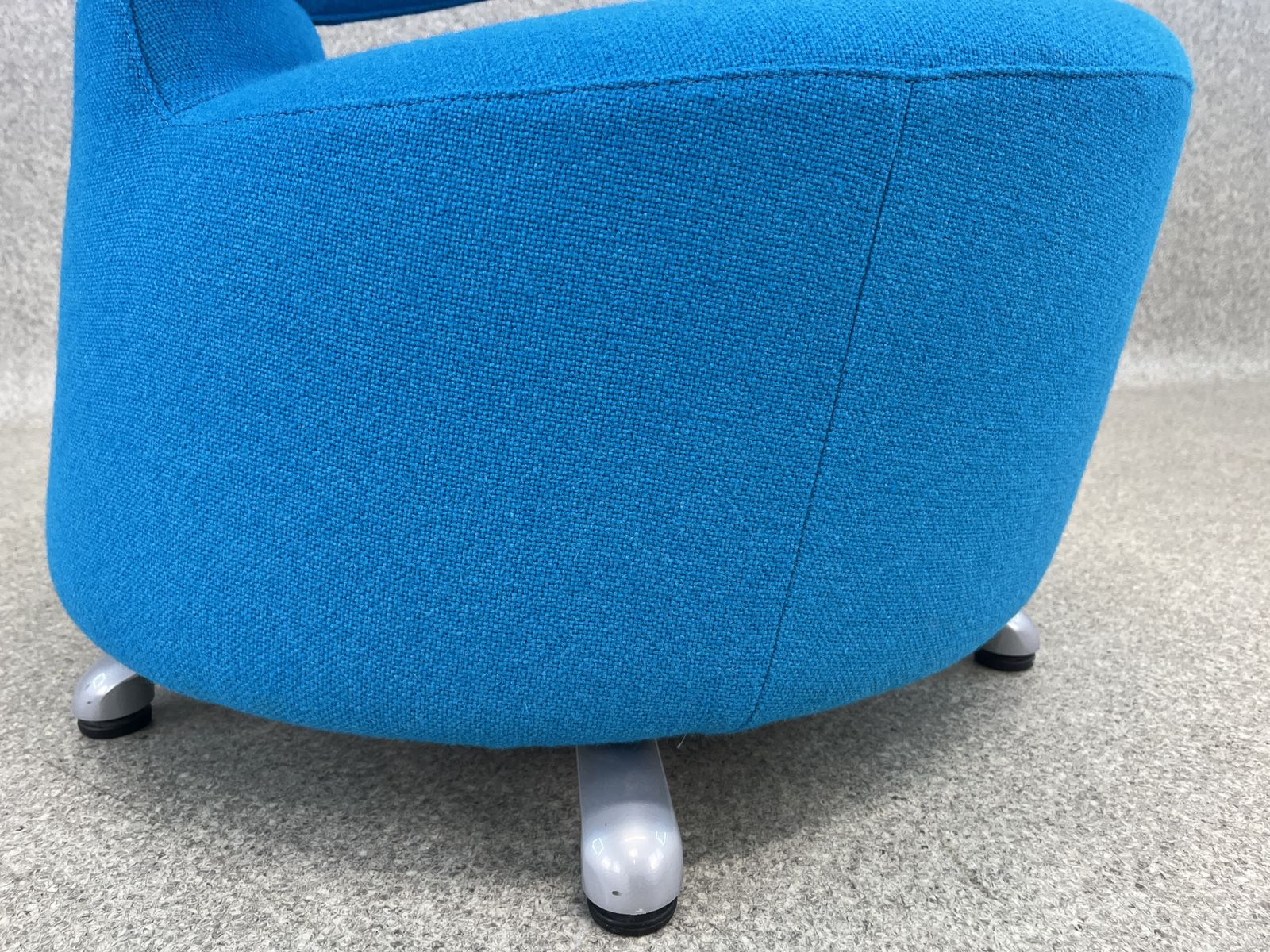 Cassina Biki Swivel Armchair Blue By Toshiyuki Kita photo 1150.0