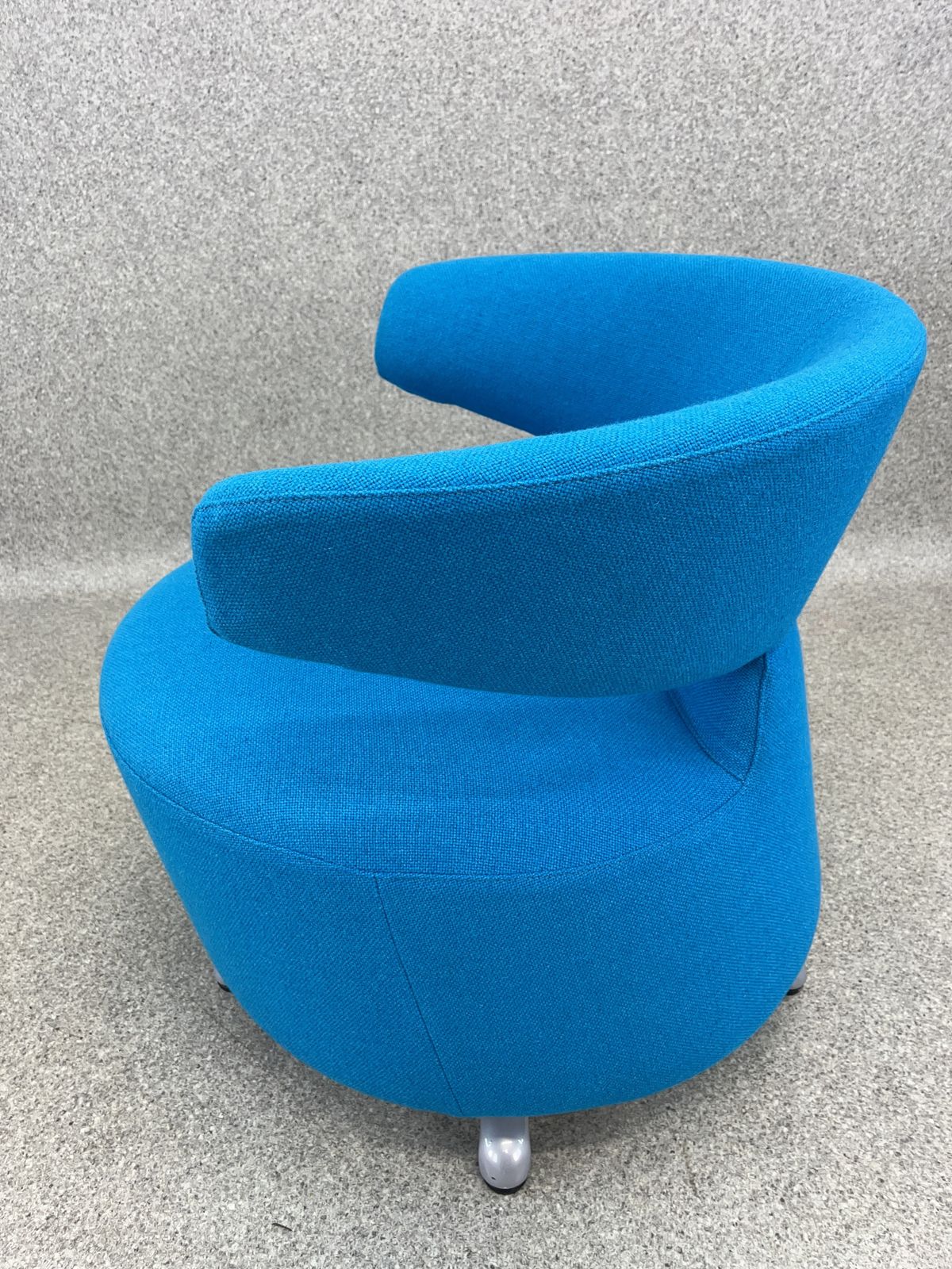 photo vintage Cassina Biki Swivel Armchair Blue By Toshiyuki Kita