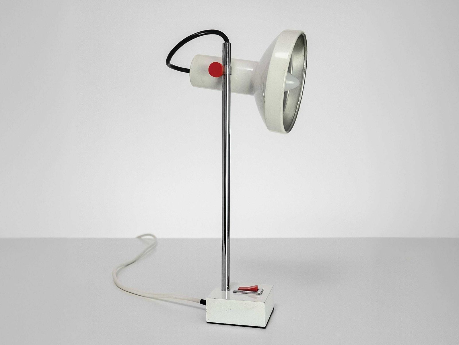 White & Chrome Vintage Mid Century Lamp With Red Details, Height Adjustable, 1960's: Stylish Illumination For Home Decor
