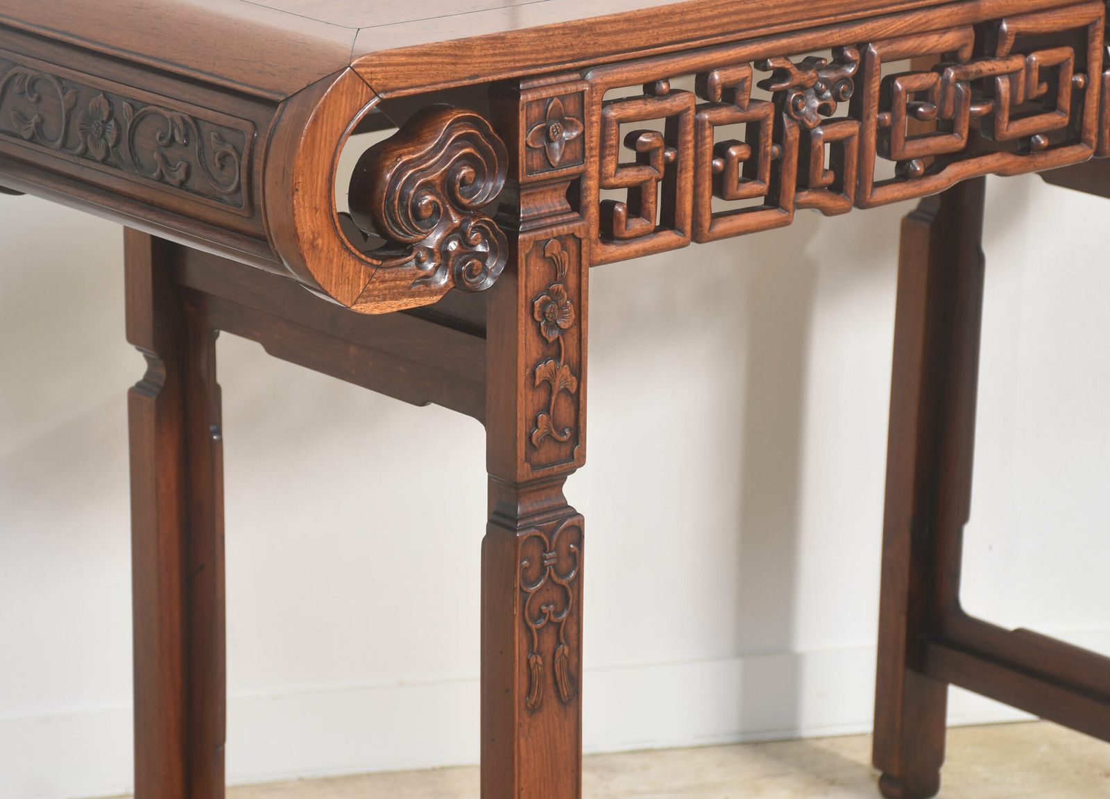Chinese Altar Table, Oriental photo vinterior