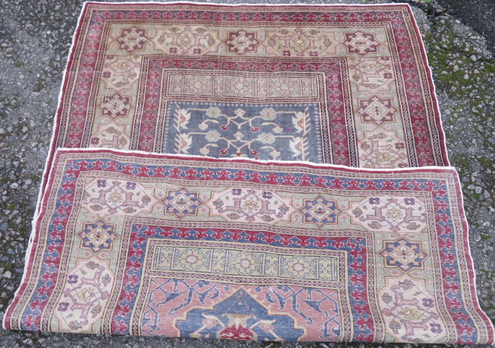 photo vintage 19th Century Turkish Transylvanian Prayer Rug. West Anatolia. 170cm X 125cm.
