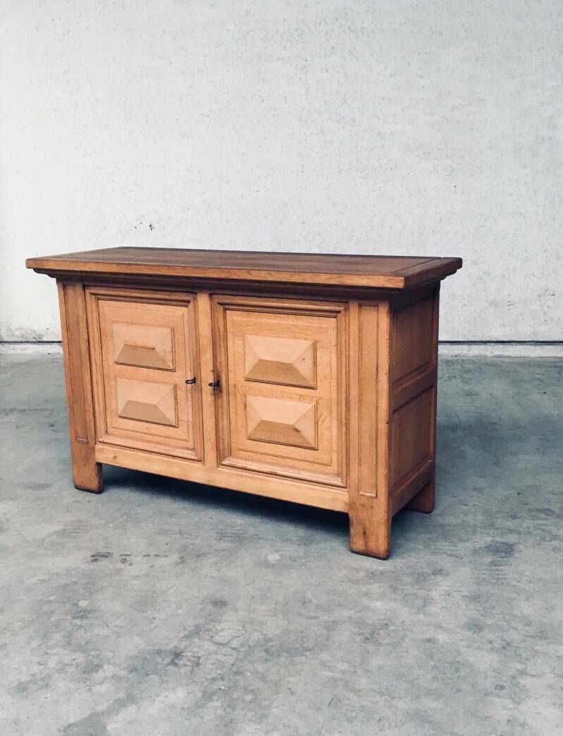 Brutalistisch Handgemaakt Eiken Kast Met 2 Deuren, België, Ca. Jaren 1950 photo Meubels