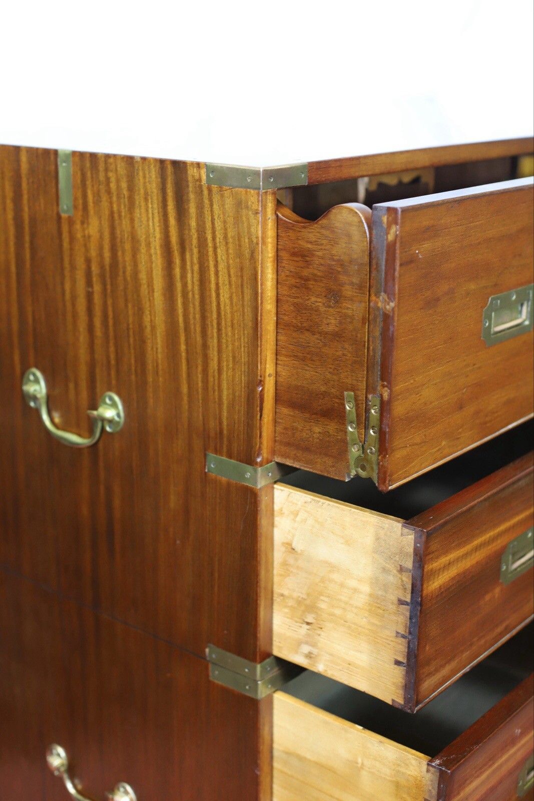 photo vinterior Stunning Victorian Oak Camphor Military Secretary Campaign Chest