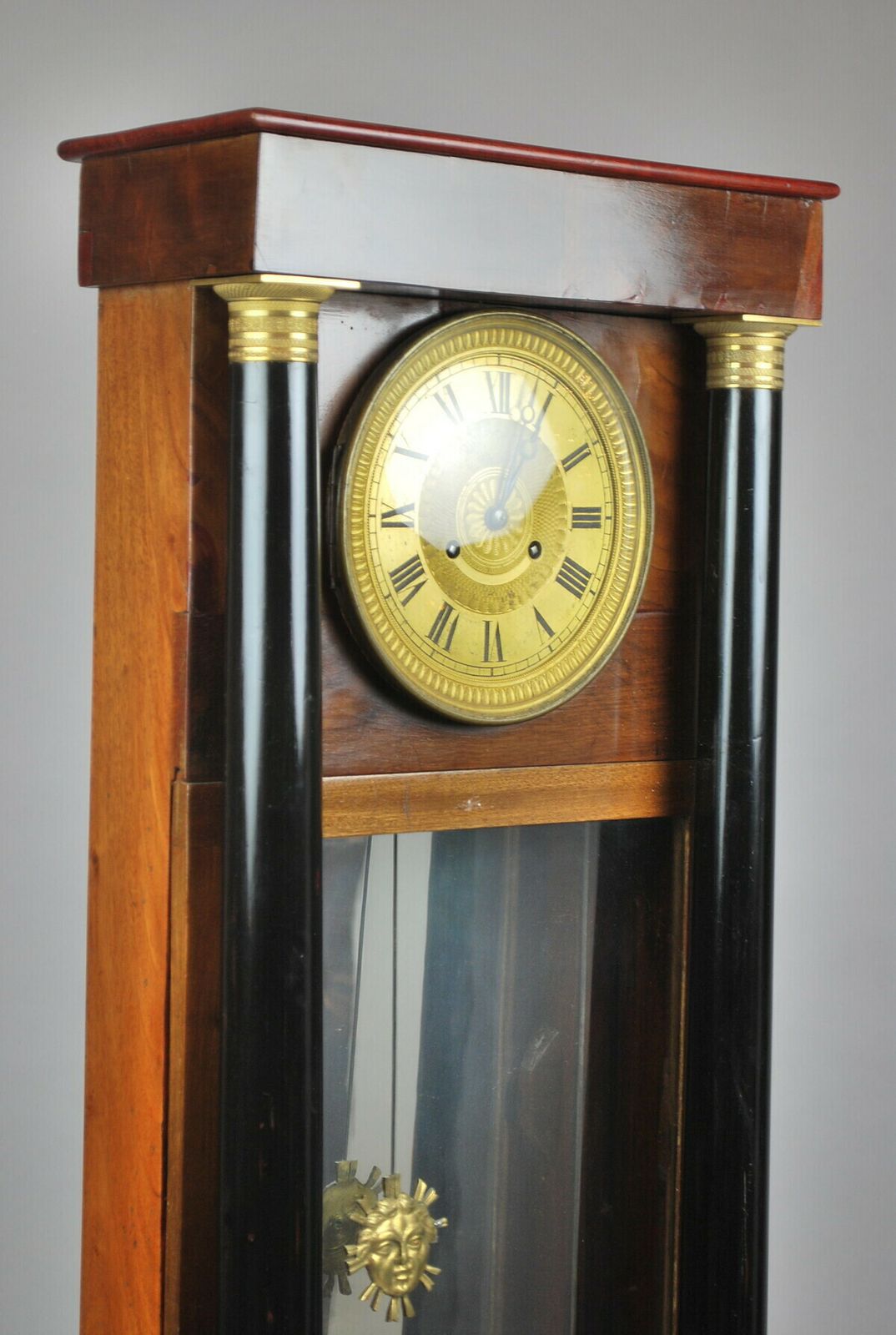 Empire Clock In Mahogany, Black Poly Wood photo vinterior