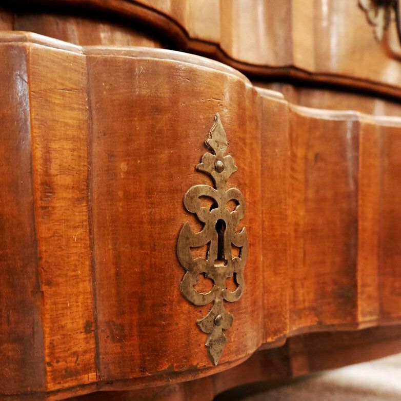 18th Century French Crossbow Front Chest Of Drawers In Walnutt, Aix En Provence photo vintage