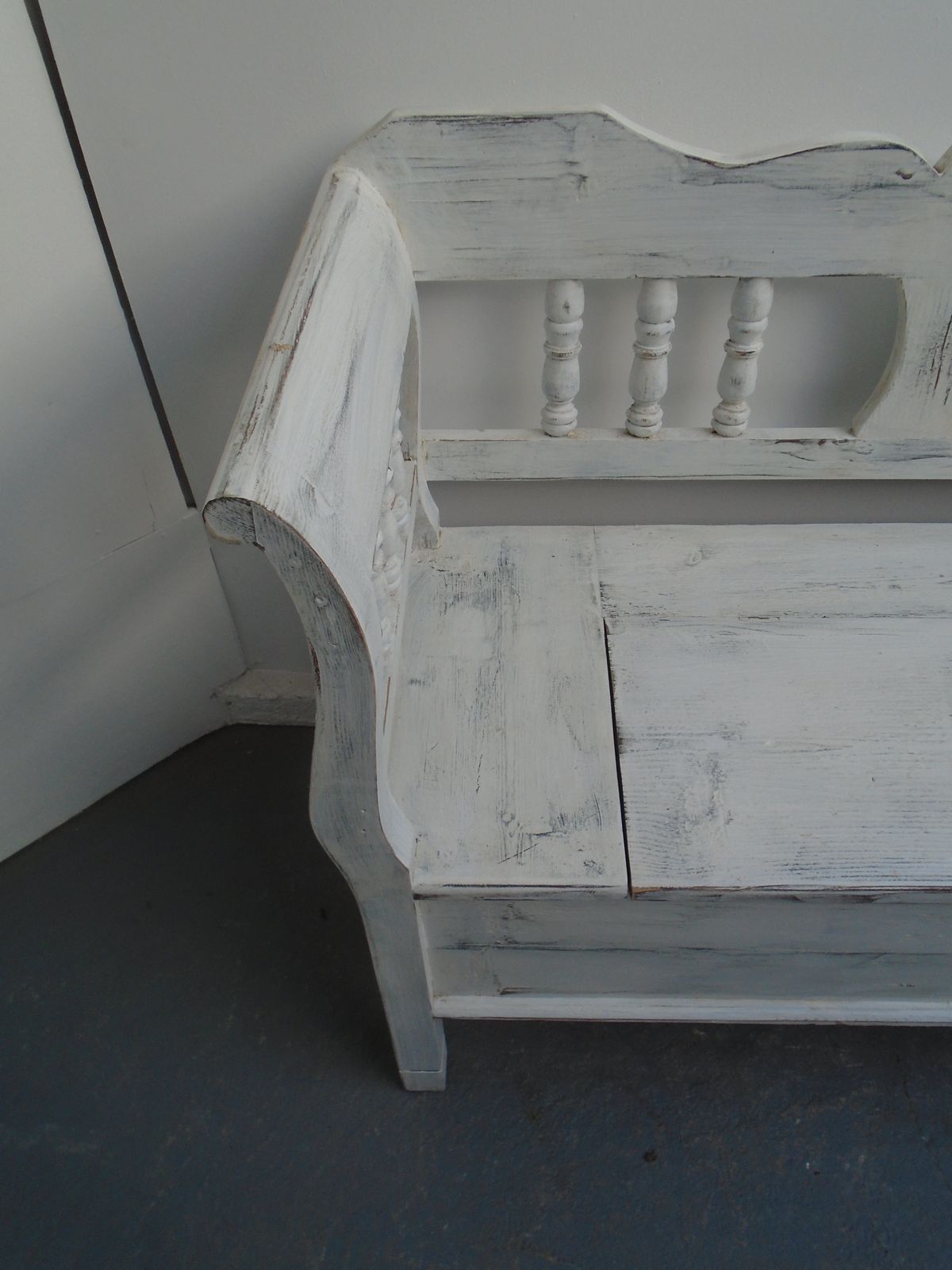 A Mottled White Heart Motif Antique Pine 3 Seater Box Settle photo vintage