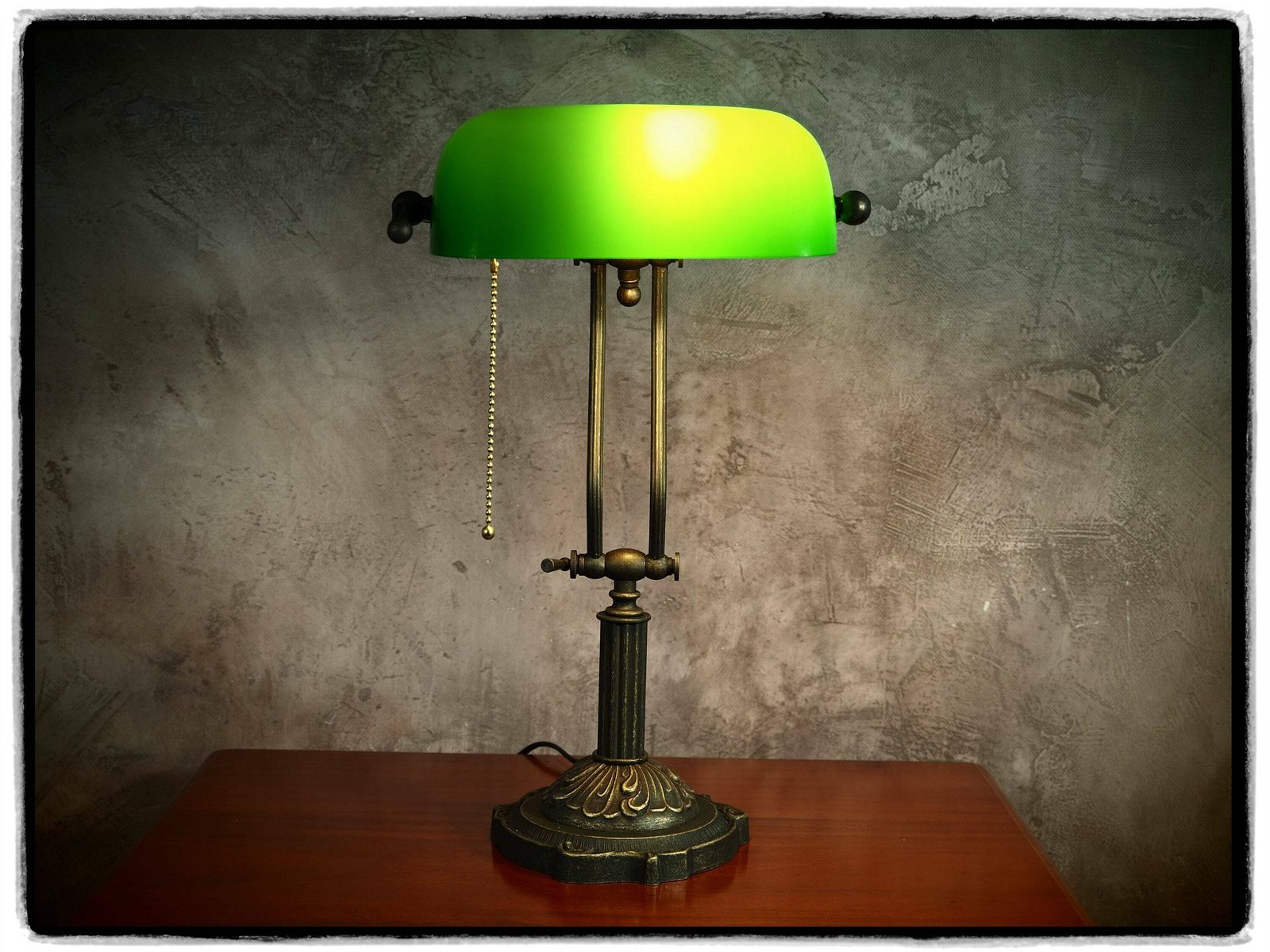 Classic Banker's Lamp   Green Glass Shade With High Gloss Brass For Timeless Elegance