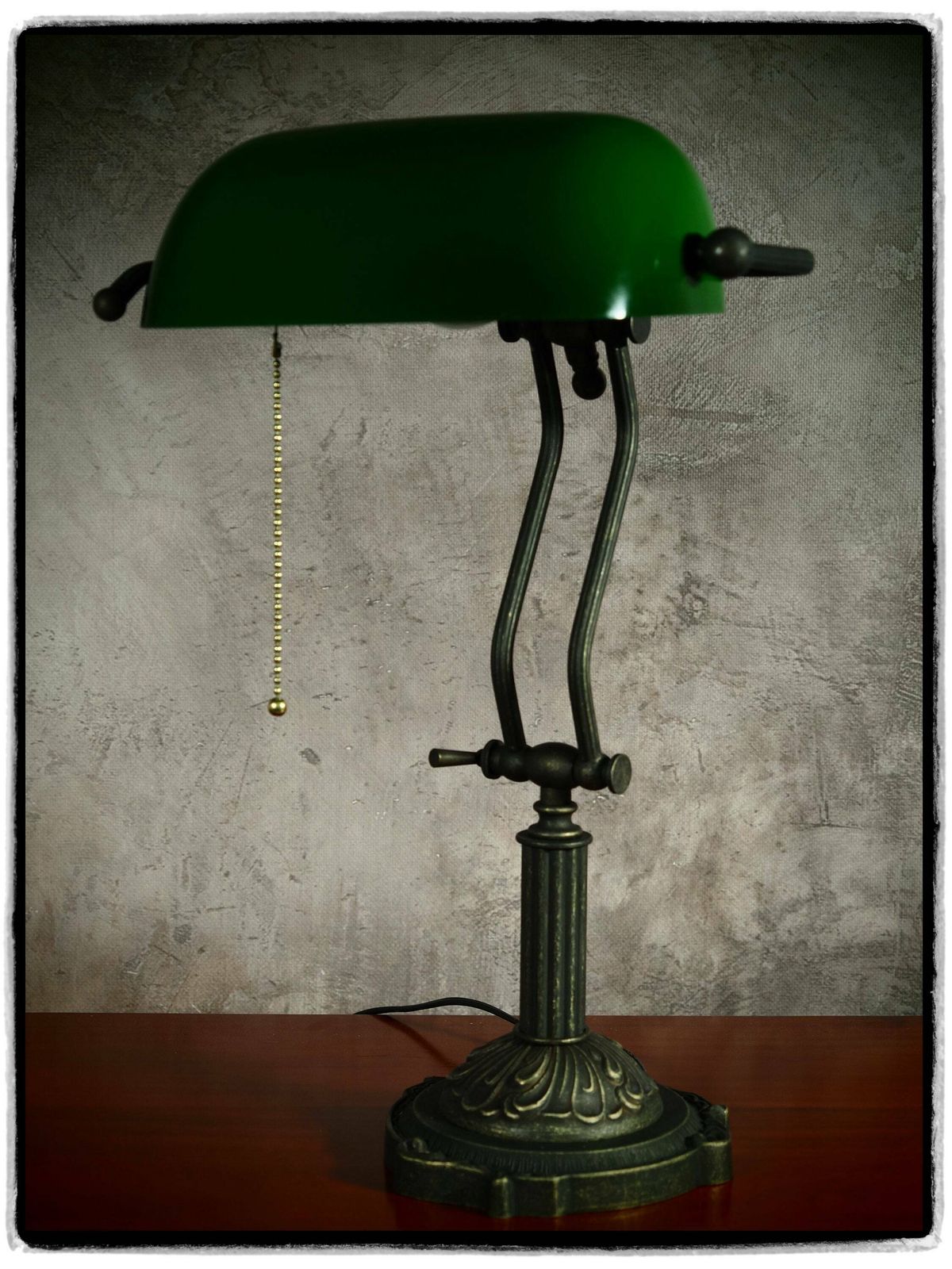 Classic Banker's Lamp   Green Glass Shade With High Gloss Brass For Timeless Elegance photo vinterior