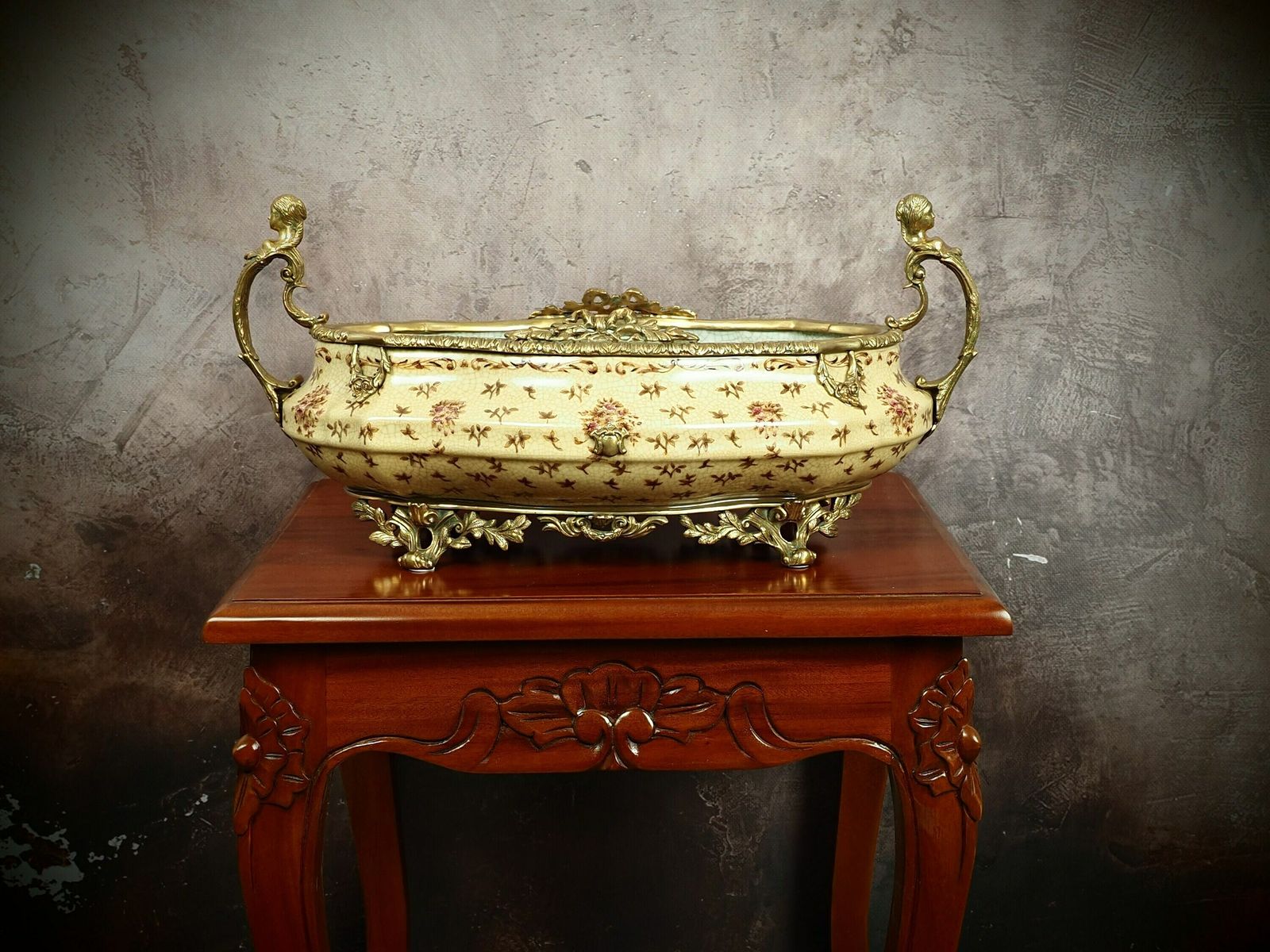 Antiqua Porcelain Bowl With Ornate Bronze Handles – Timeless Elegance For Your Home