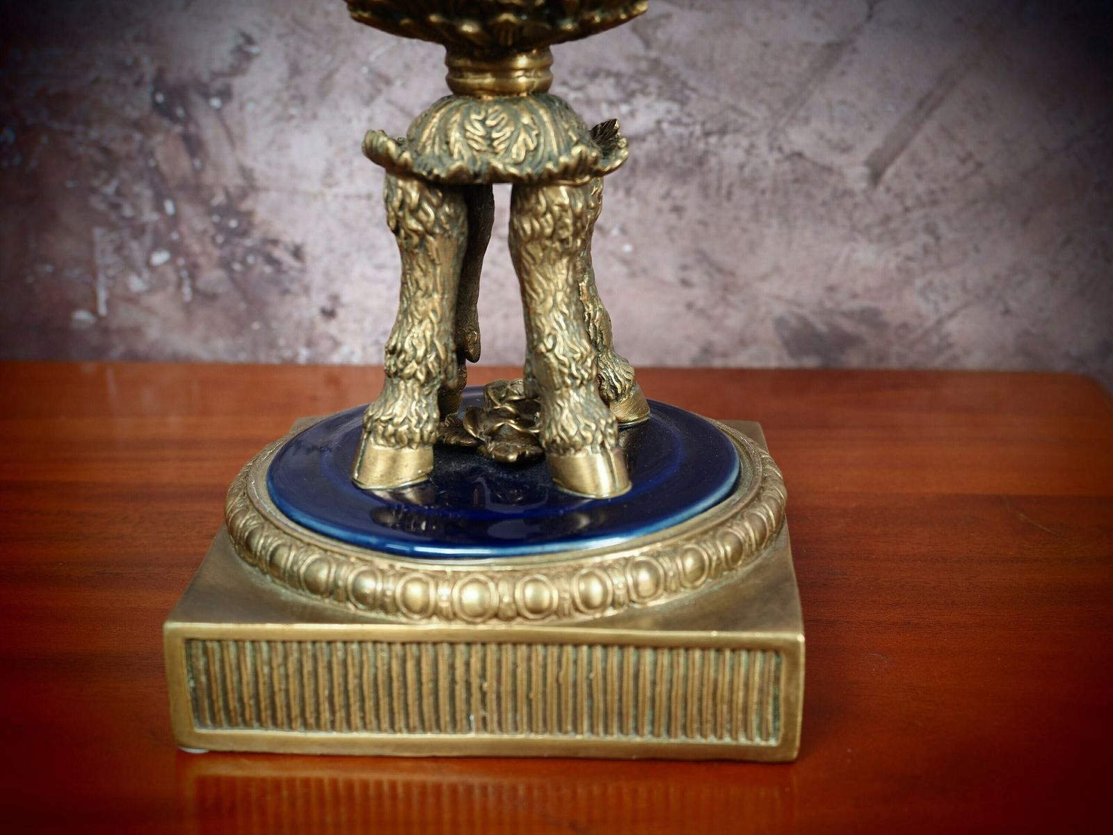 Luxurious Antiqua Style Porcelain Vase With Bronze Lid: A Masterpiece Of Elegance And Sophistication photo vinterior