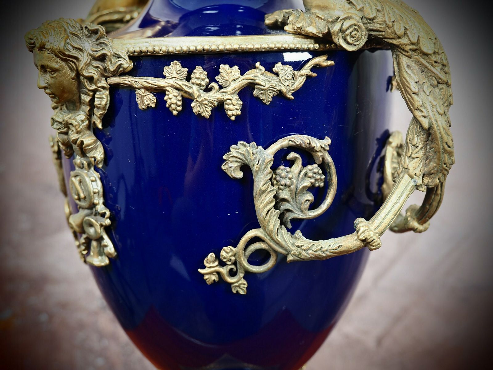 photo furniture Luxurious Antiqua Style Porcelain Vase With Bronze Lid: A Masterpiece Of Elegance And Sophistication