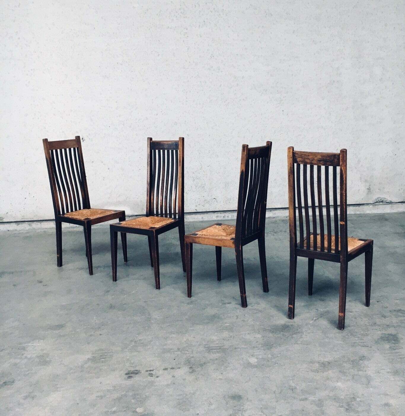 Stoelen In De Stijl Van Het Vroeg 20e Eeuwse Nederlandse Modernisme, Ontworpen Door Een Architect photo vintage