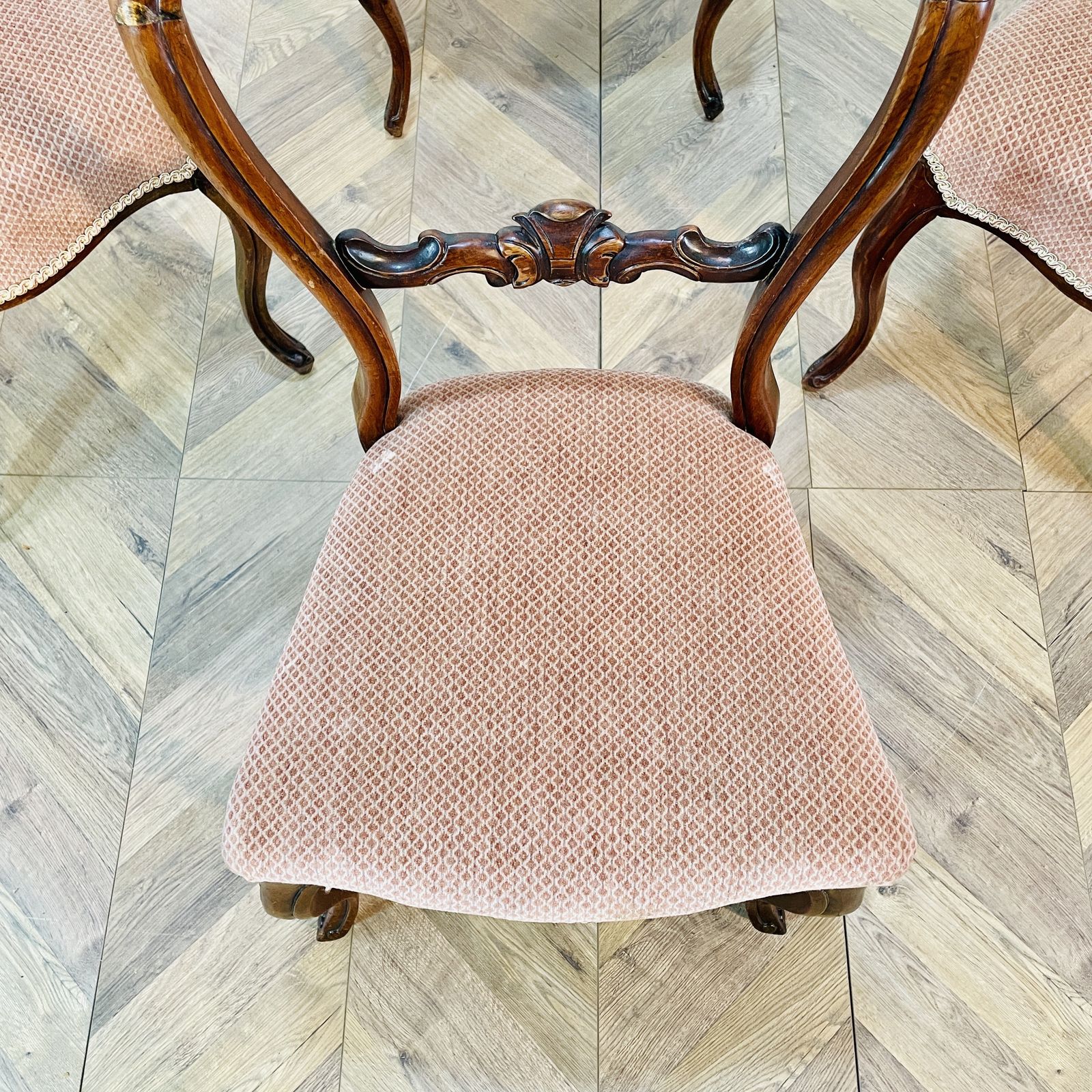 Antique English Walnut Balloon Back Dining Chairs, Set Of 4 photo 495.0