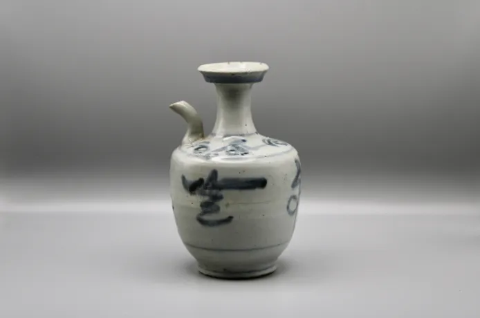 Antique Chinese Ming Dynasty Blue & White Ewer