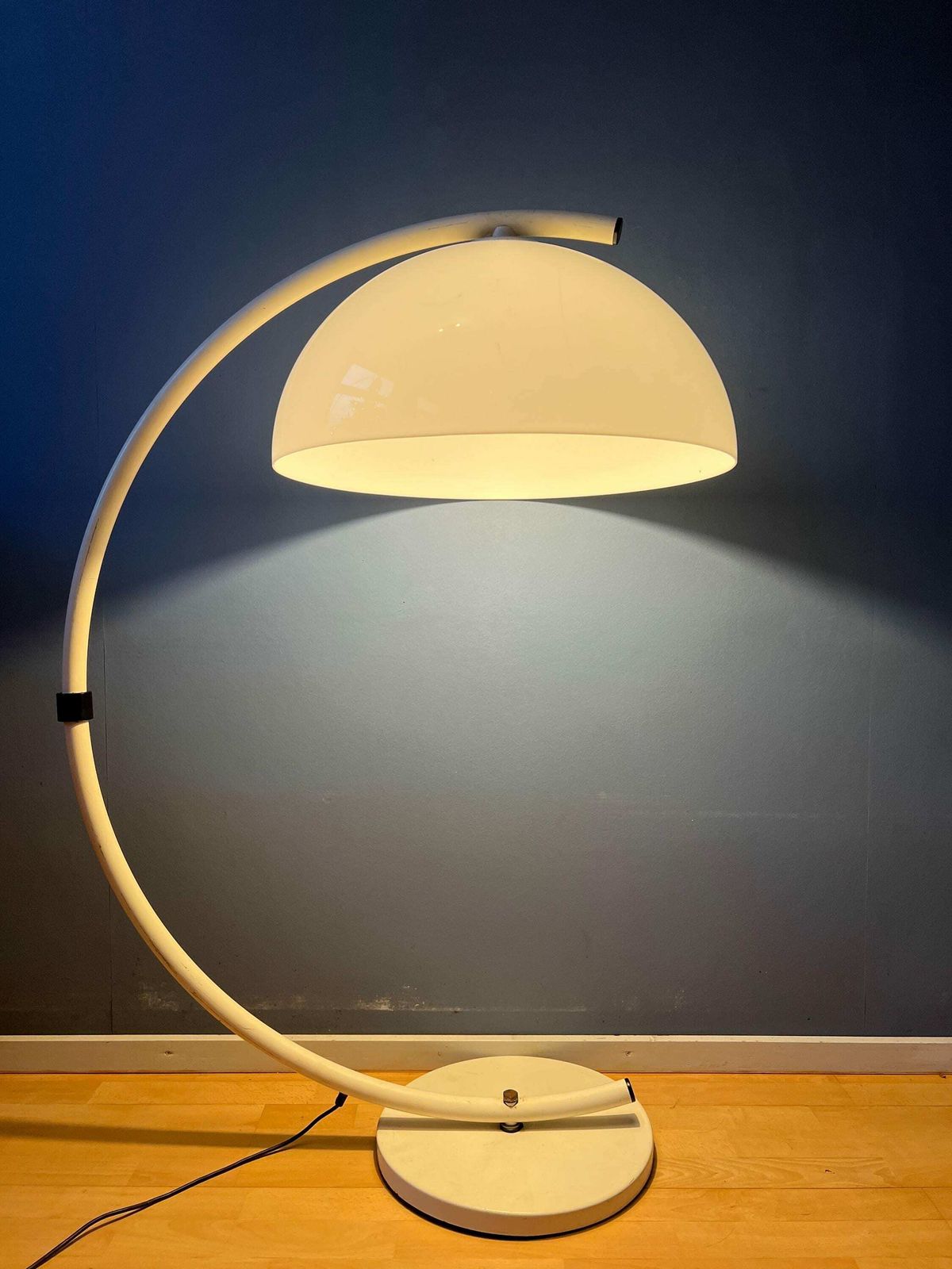 White Mid Century Dijkstra Flexible Snake Mushroom Floor Lamp photo furniture