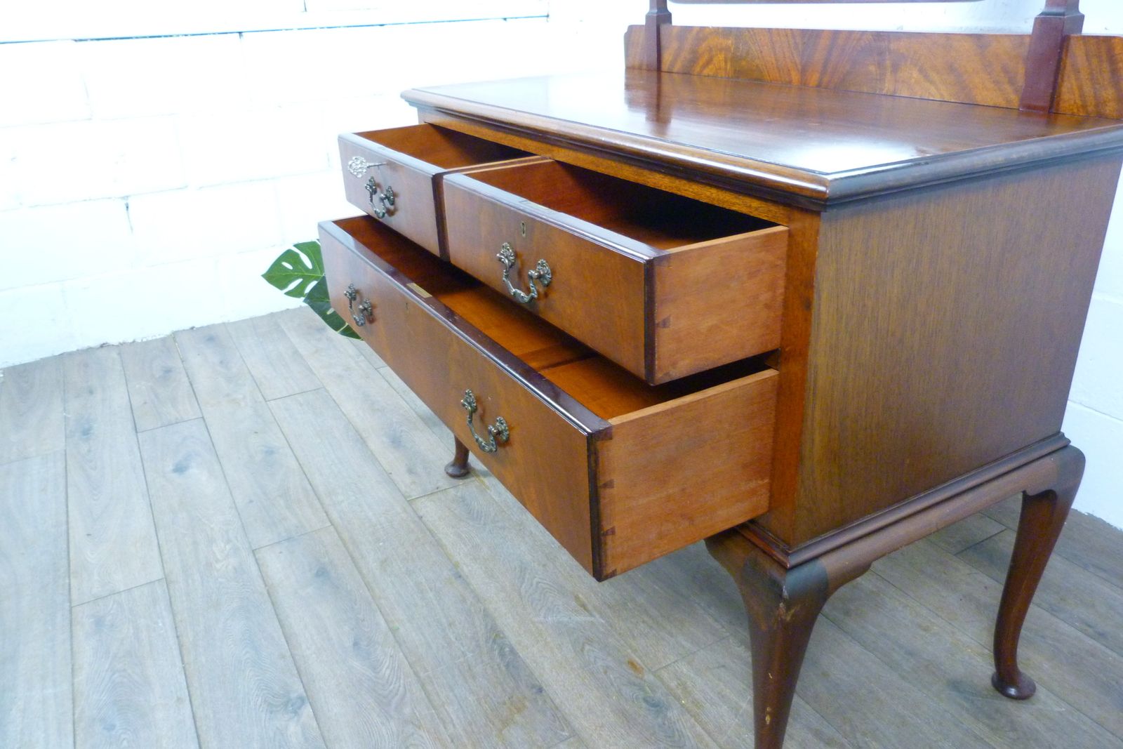 photo furniture Early 20th Century Mahogany Dressing Table On Cabriolet Legs