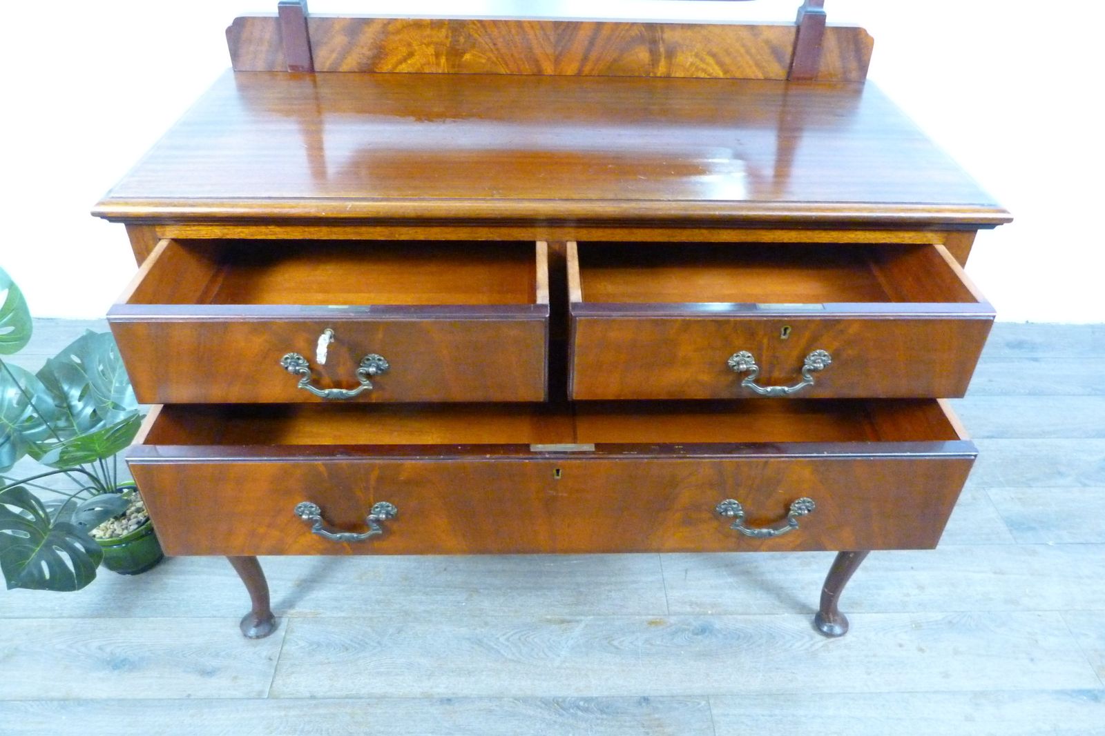 Furniture Early 20th Century Mahogany Dressing Table On Cabriolet Legs photo