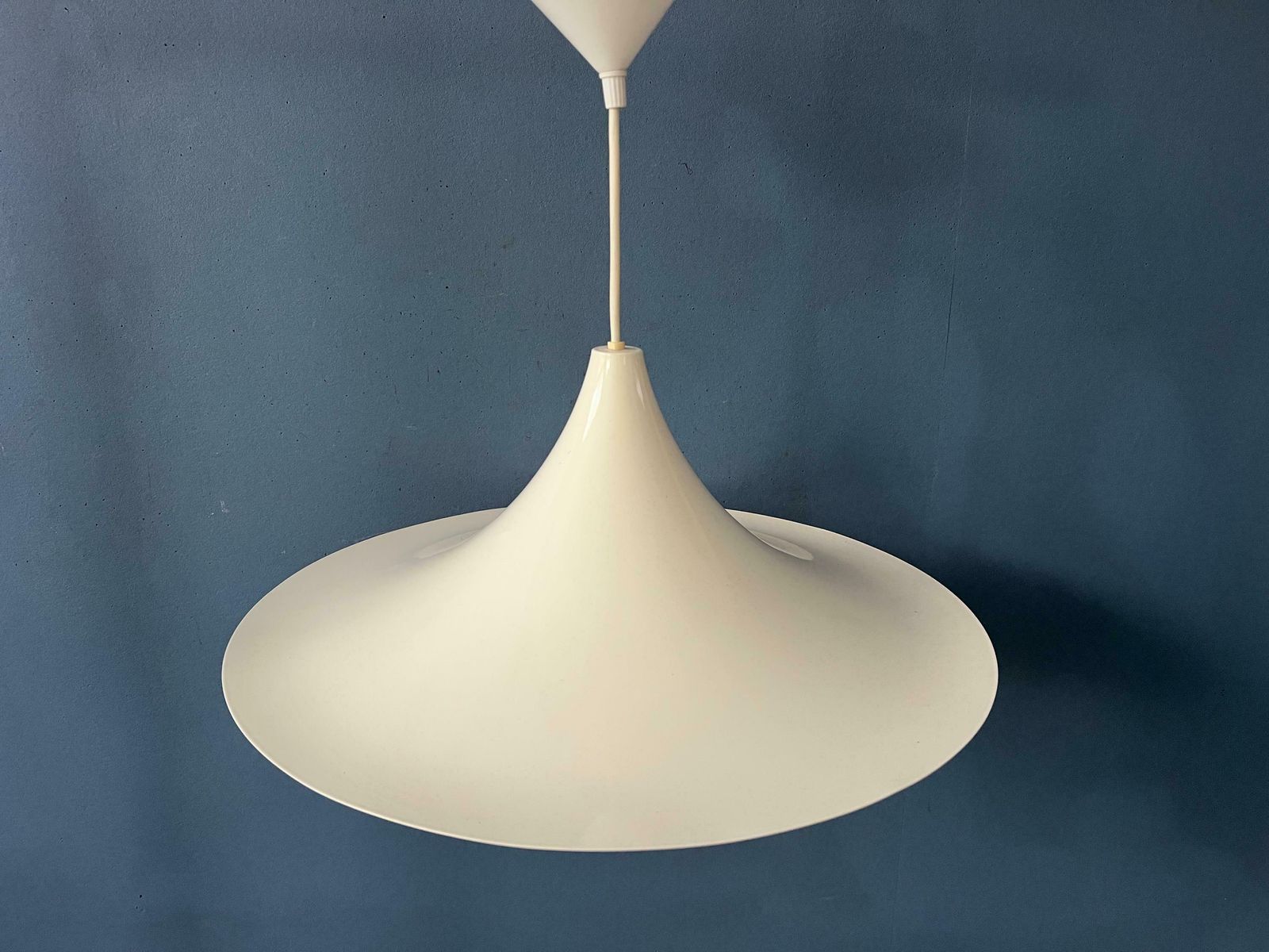 photo furniture Mid Century Beige Space Age Witch Hat Pendant Light
