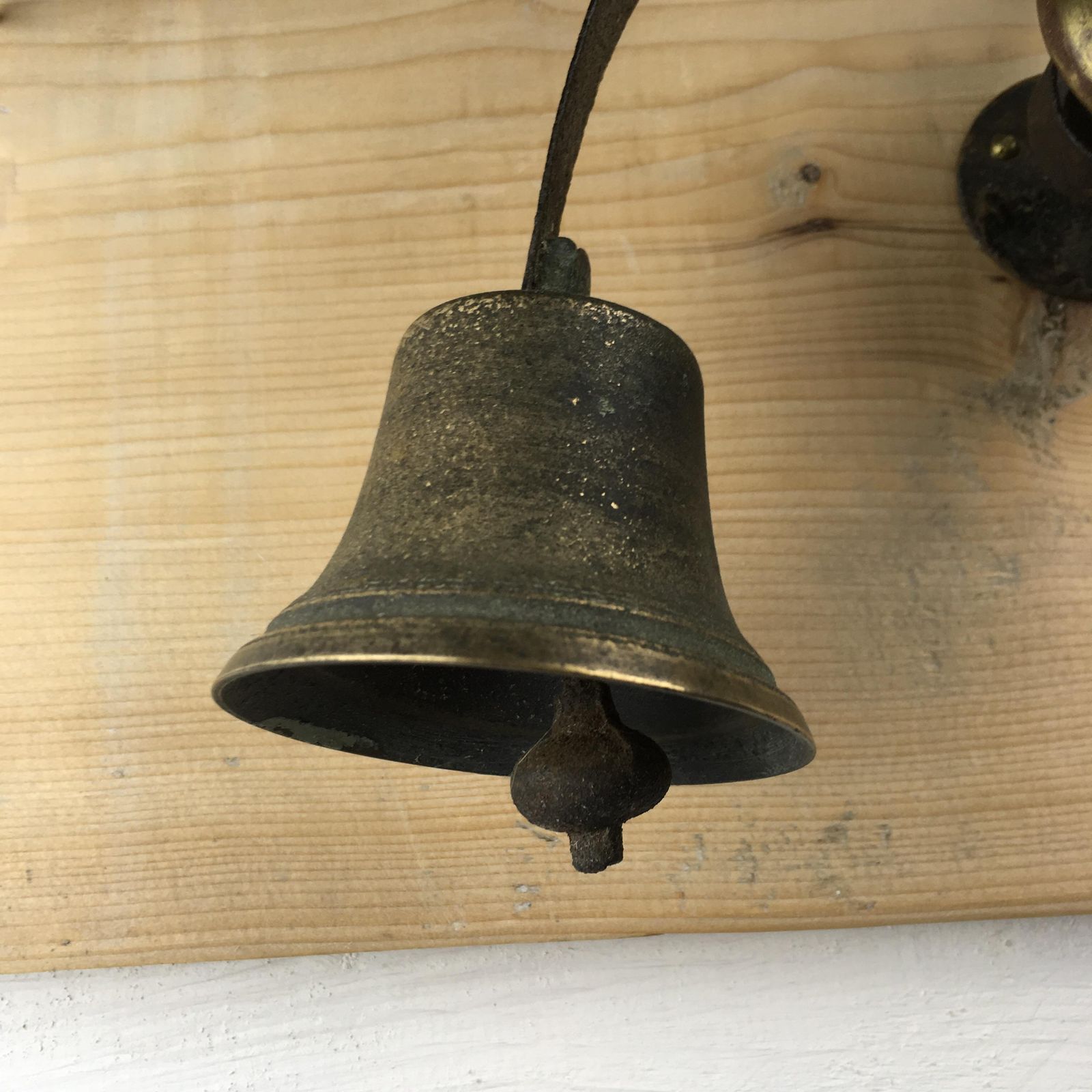 Victorian Servants Bell Door Bell No.4 On Reclaimed Pine Board photo vinterior