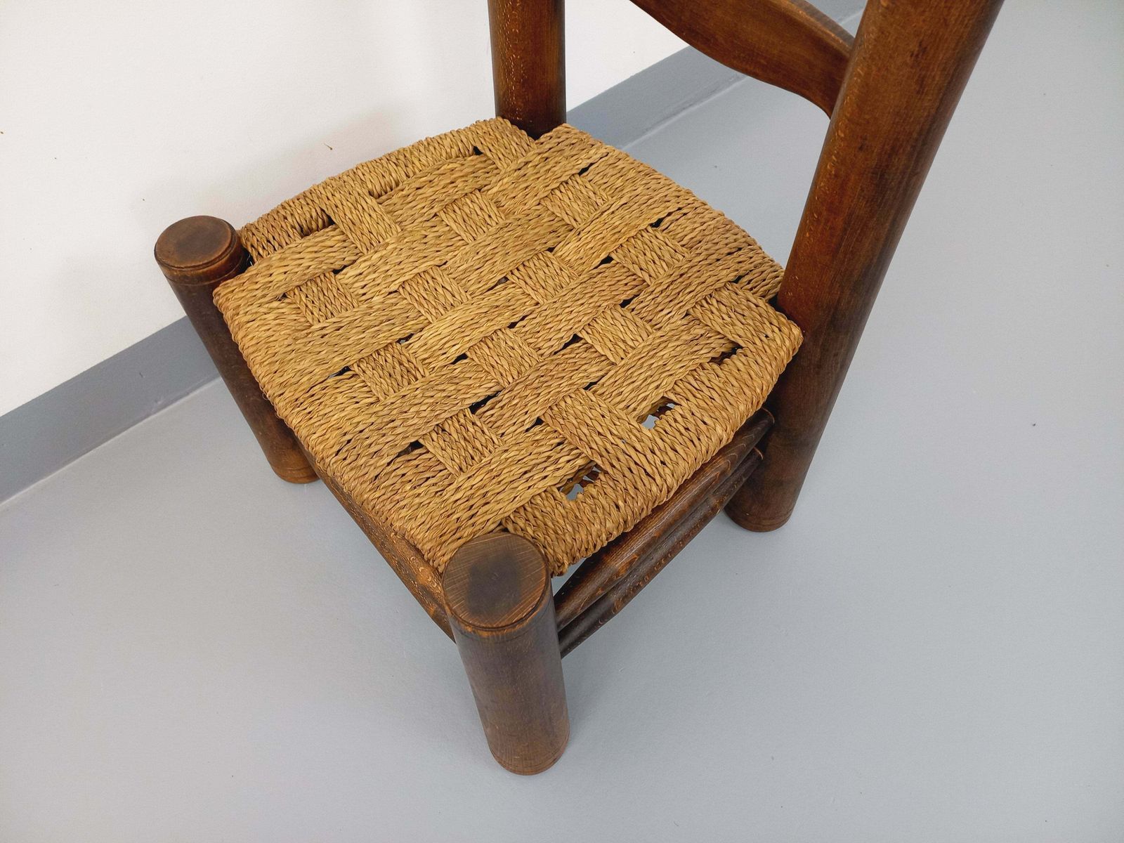 Fauteuil bas brutaliste Charles Dudouyt en bois photo furniture