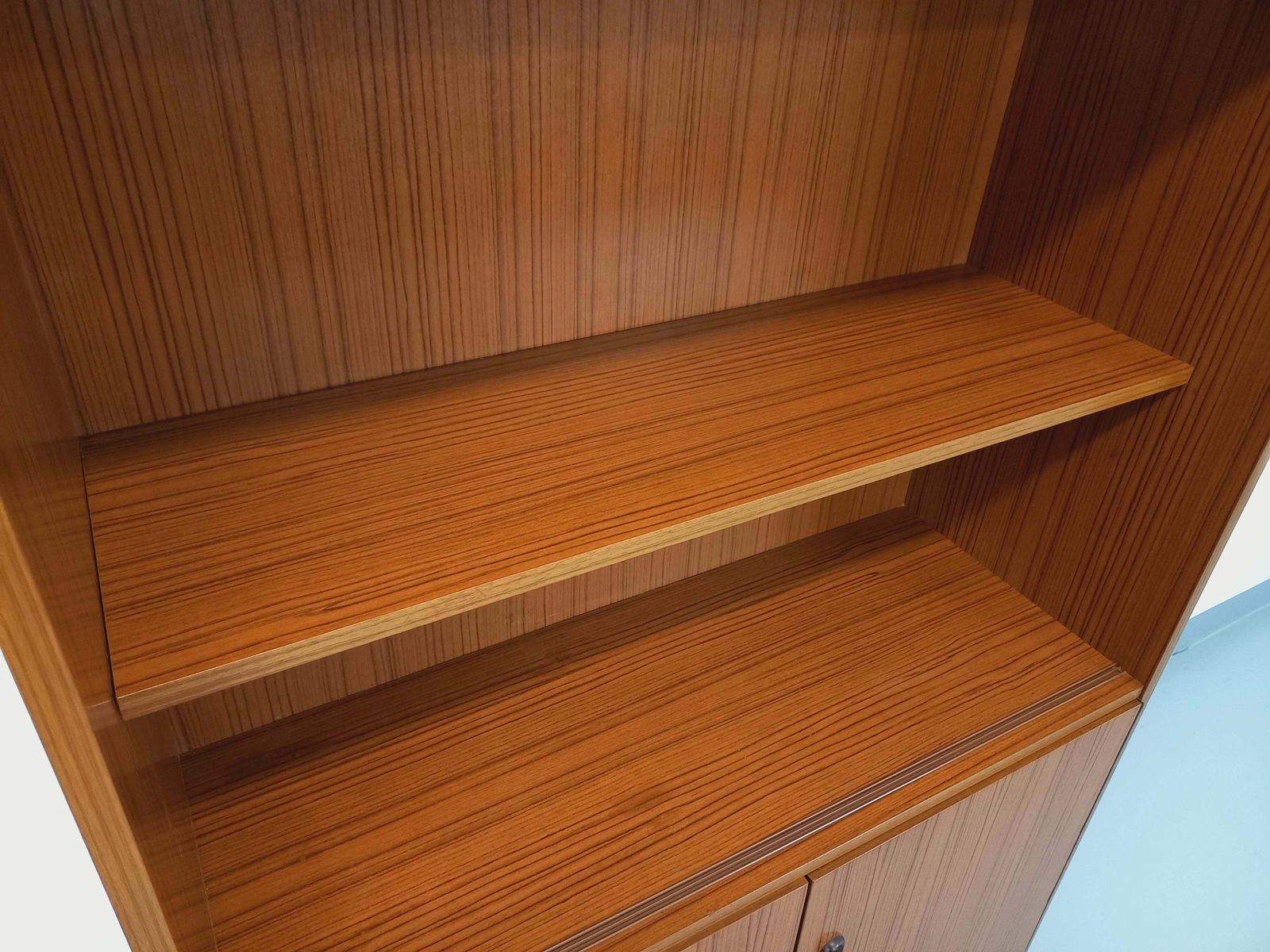 402.0 Scandinavian Style Bookcase In Melamine And Teak photo