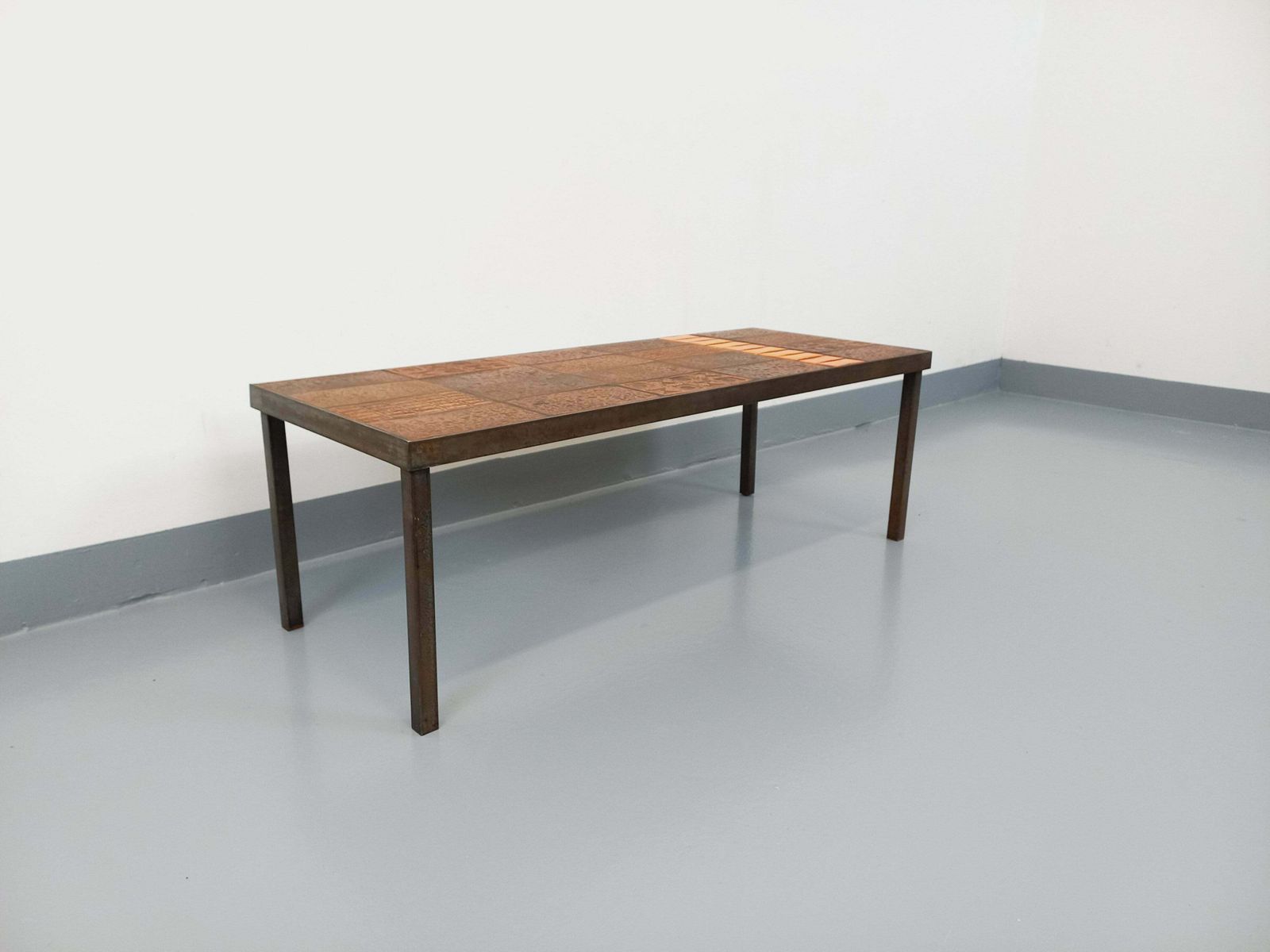 1033.0 Table basse rectangulaire en céramique, attribuée à Jean Jaffeux photo