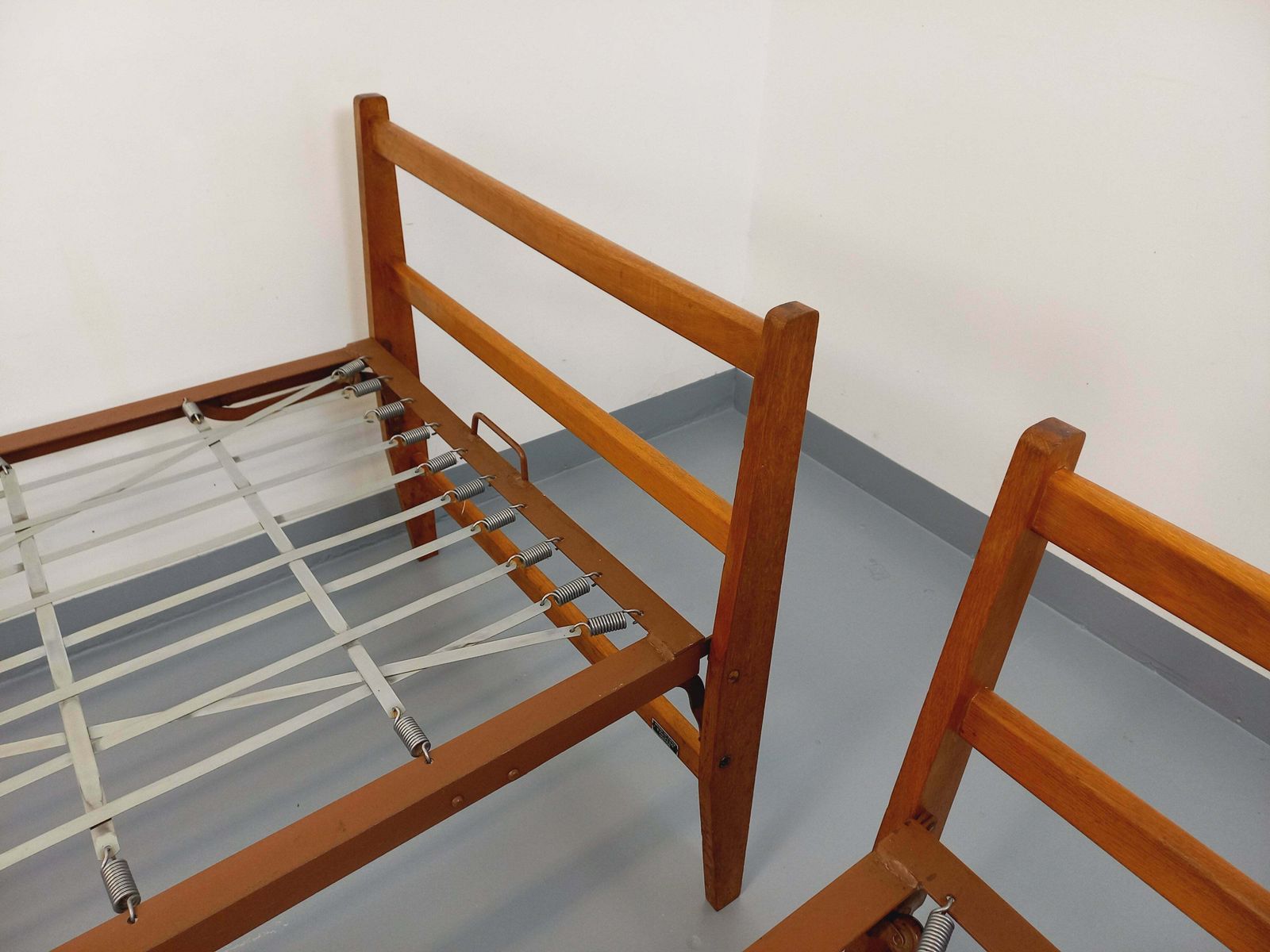 photo buy 2 méridiennes empilables en chêne et métal