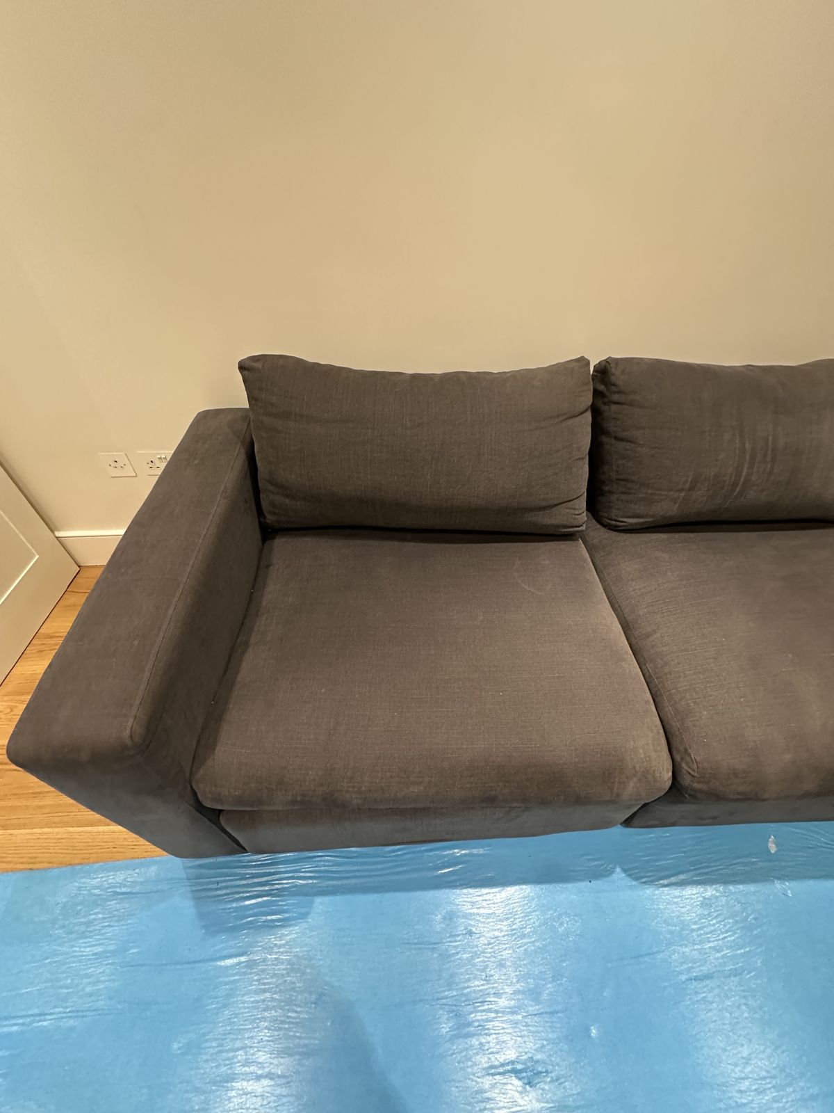 photo furniture Large Stella L Shape, Brushed Linen Cotton (Charcoal). Purchased In Sep 14. Only One User.