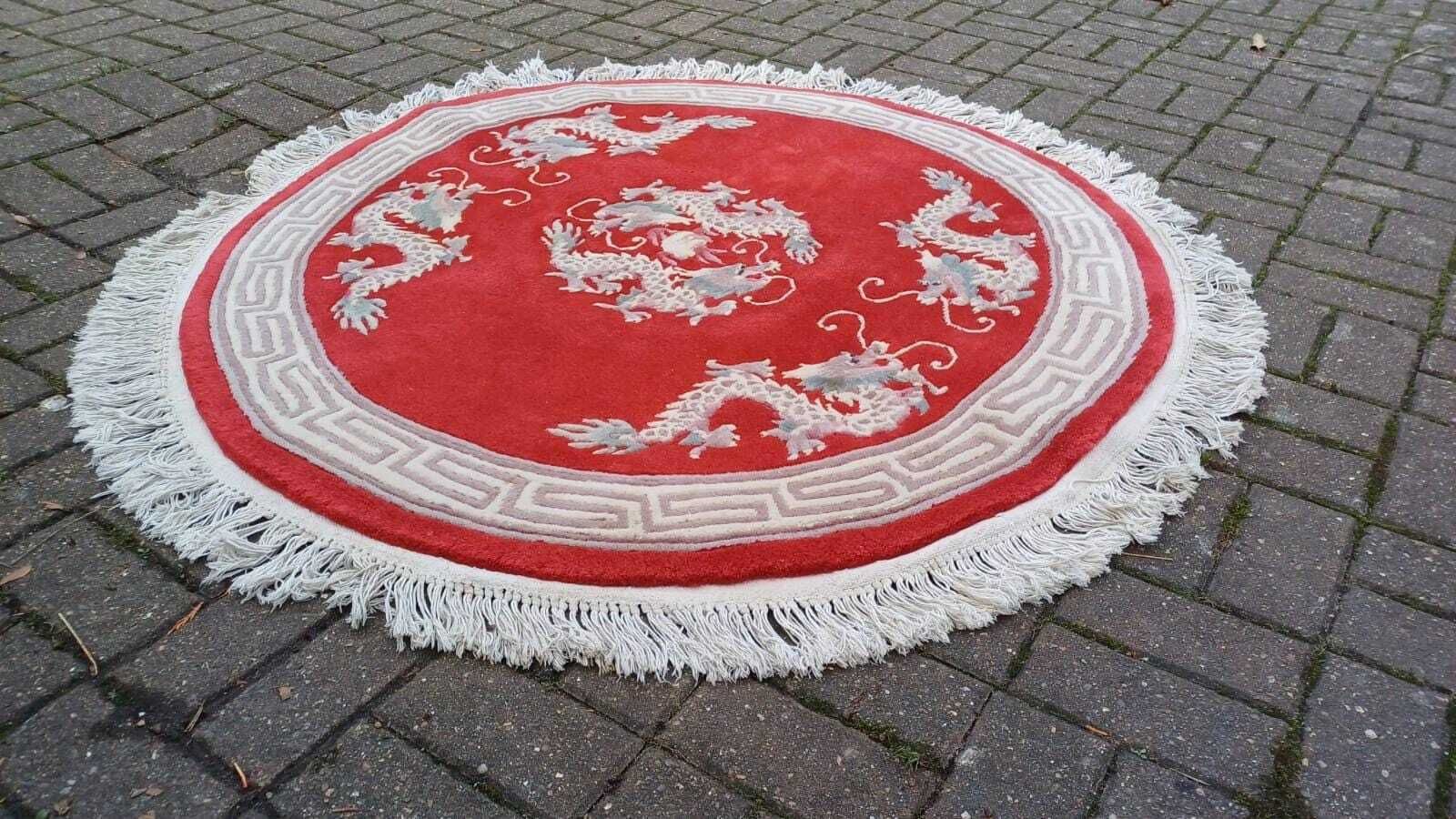 photo furniture Vintage Round Chinese Woollen Red Rug, Dragons, Oriental Pattern And Fringe, Good Condition 144cm Diameter