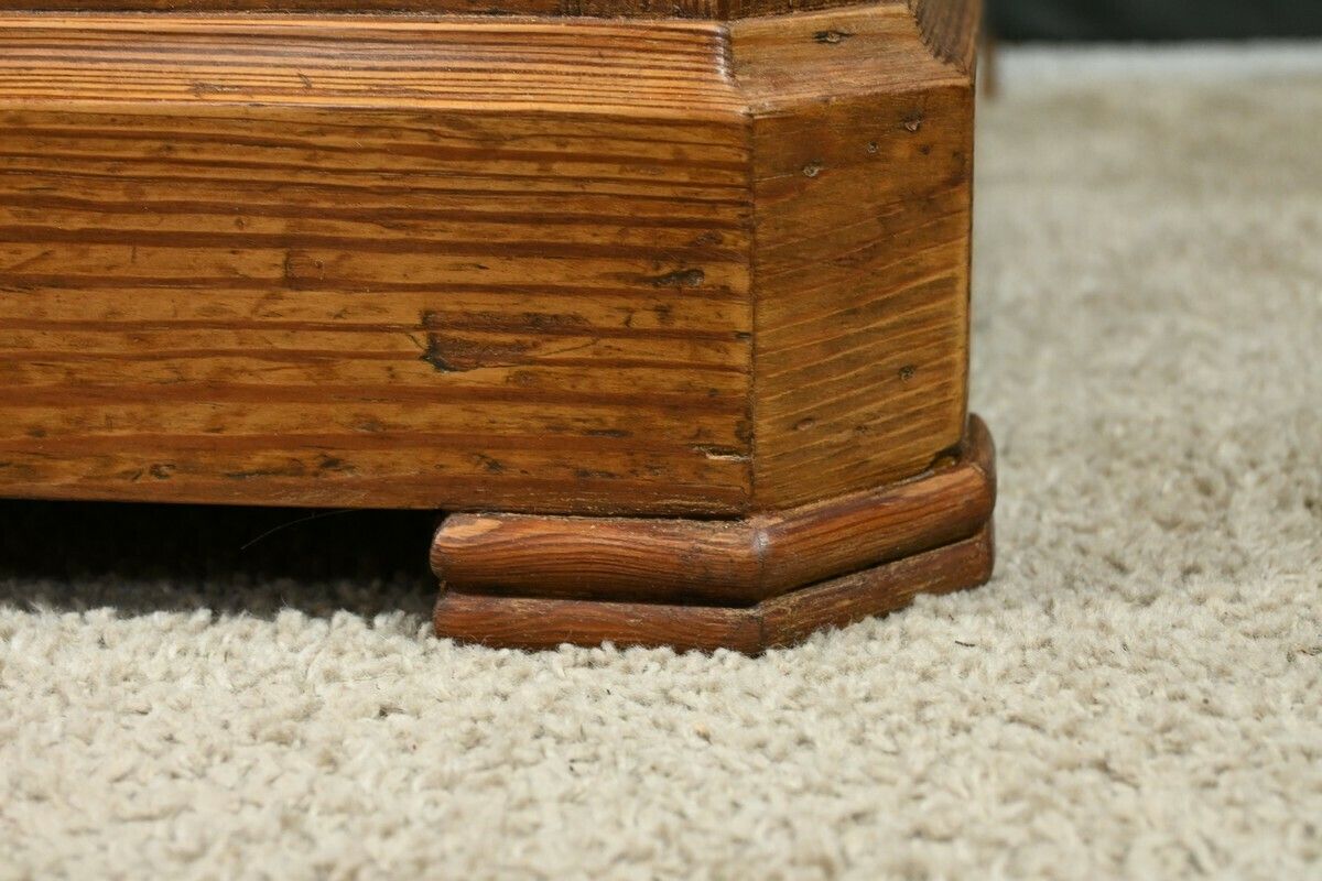 photo vinterior Small Pitch Pine Chest Of Drawers – 1930