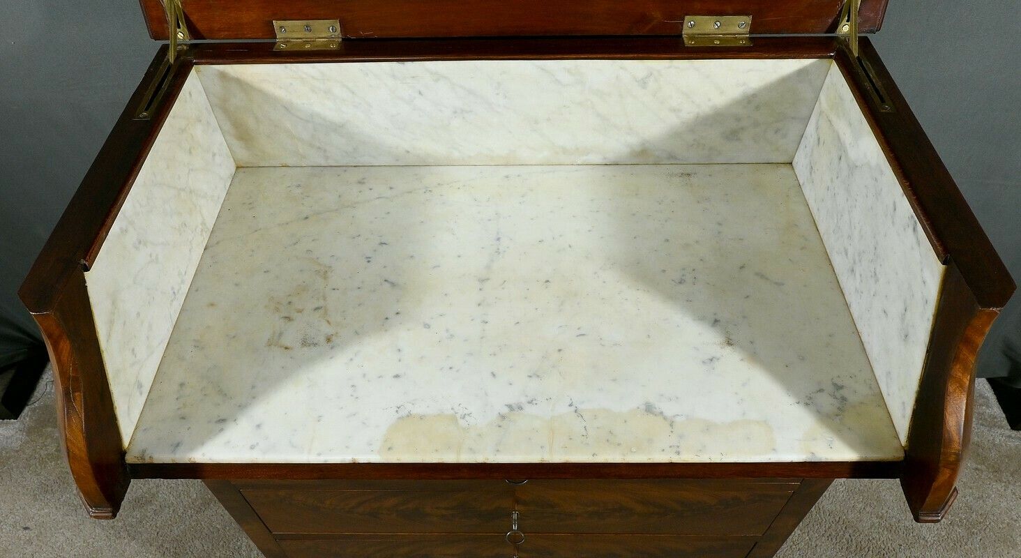 photo vinterior Mahogany Burl Veneer Dresser, Louis Philippe Style – Late 19th Century