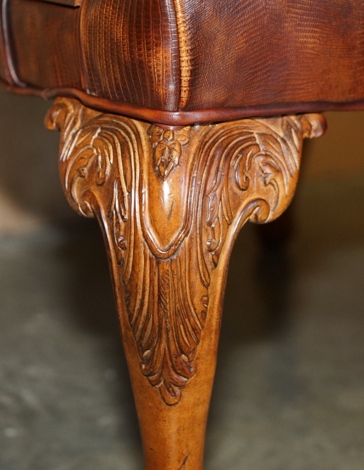 photo vinterior Pair Of Councill USA Brown Crocodile Alligator Leather Claw & Ball Armchairs