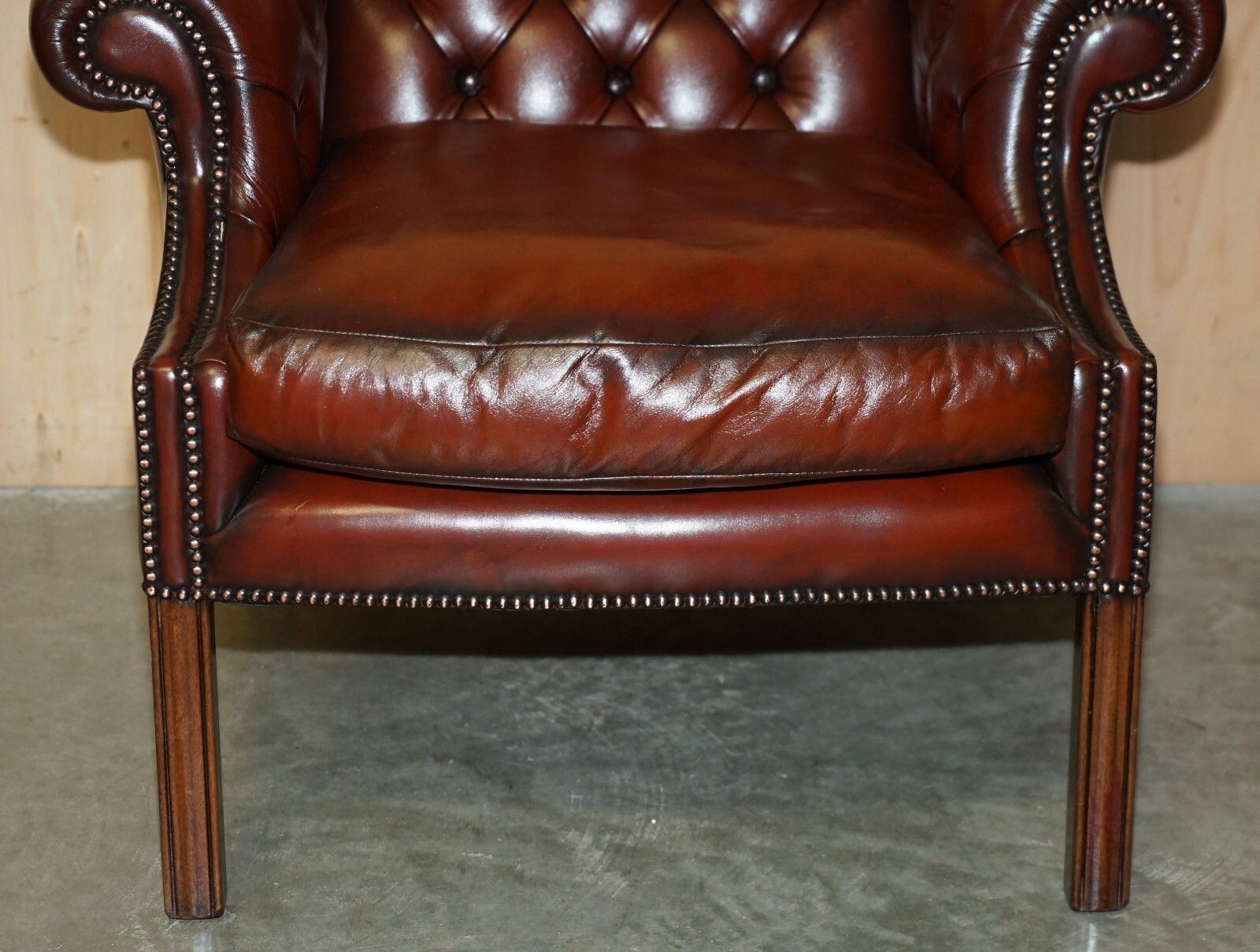 photo furniture Fine Pair Of Restored Chesterfield Lutyens Viceroy Brown Leather Club Armchairs