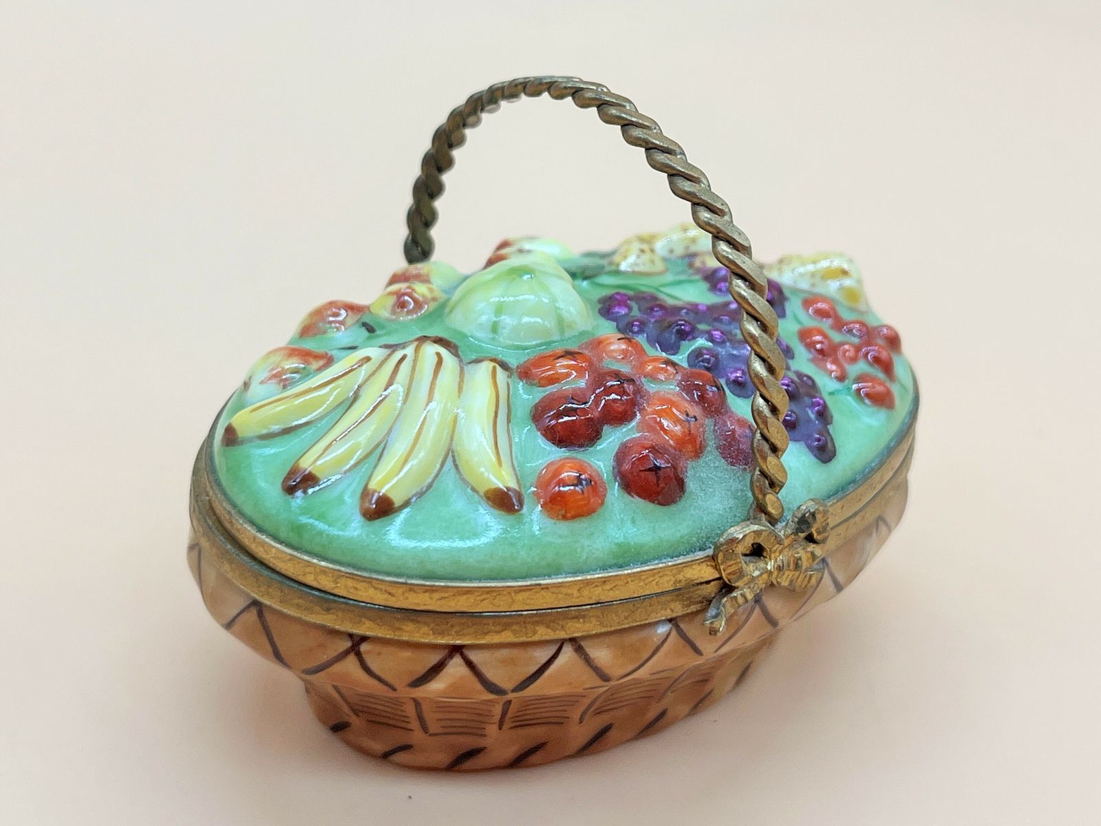 Limoges Peint Main Porcelain France Fruit Basket Design Hand Painted Item For Trinkets Or Jewelry. photo vintage