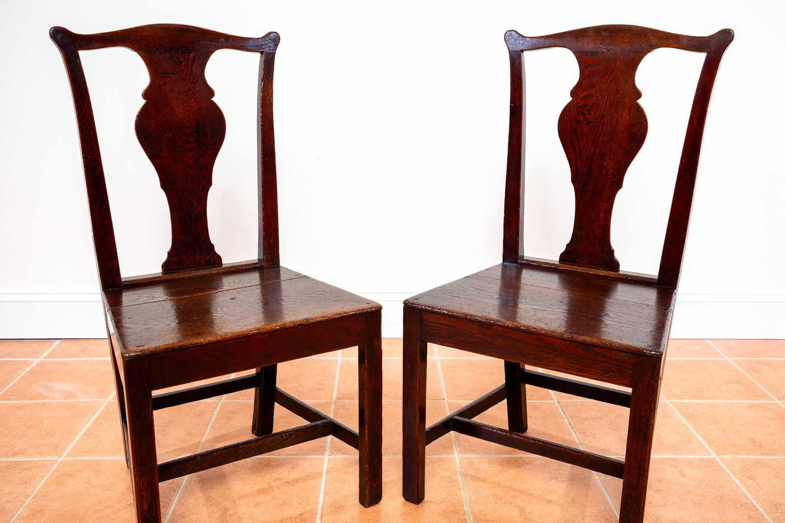 Georgian Oak Country Dining Chairs 1780 Pair Antiqu.E Welsh Vase Back Hall Chairs Chippendale Style Country House Farmhouse Occasional Chairs photo vinterior
