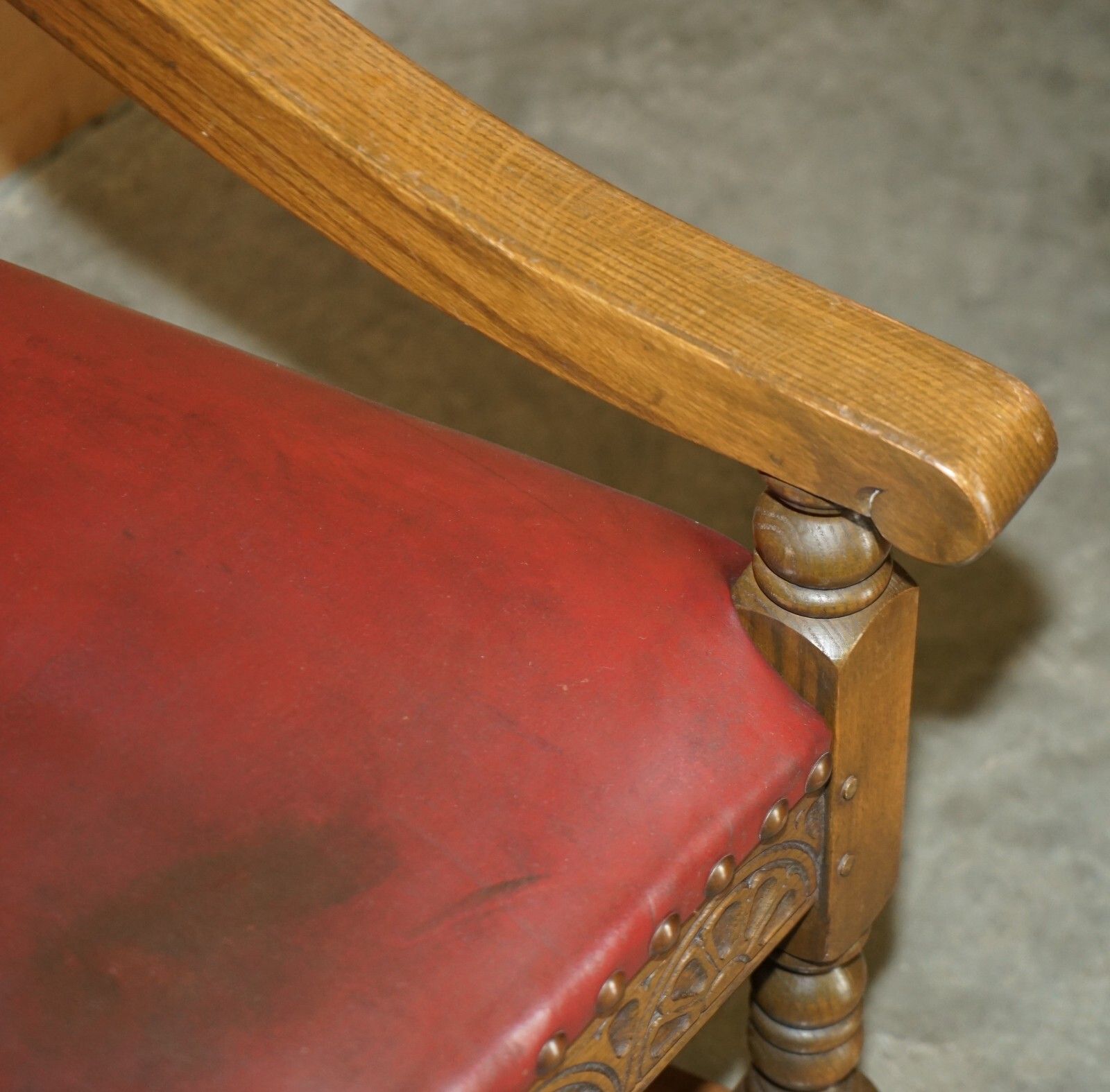 photo vinterior Original Elizabeth II Silver Jubilee Throne Armchair English Oxblood Oak Leather