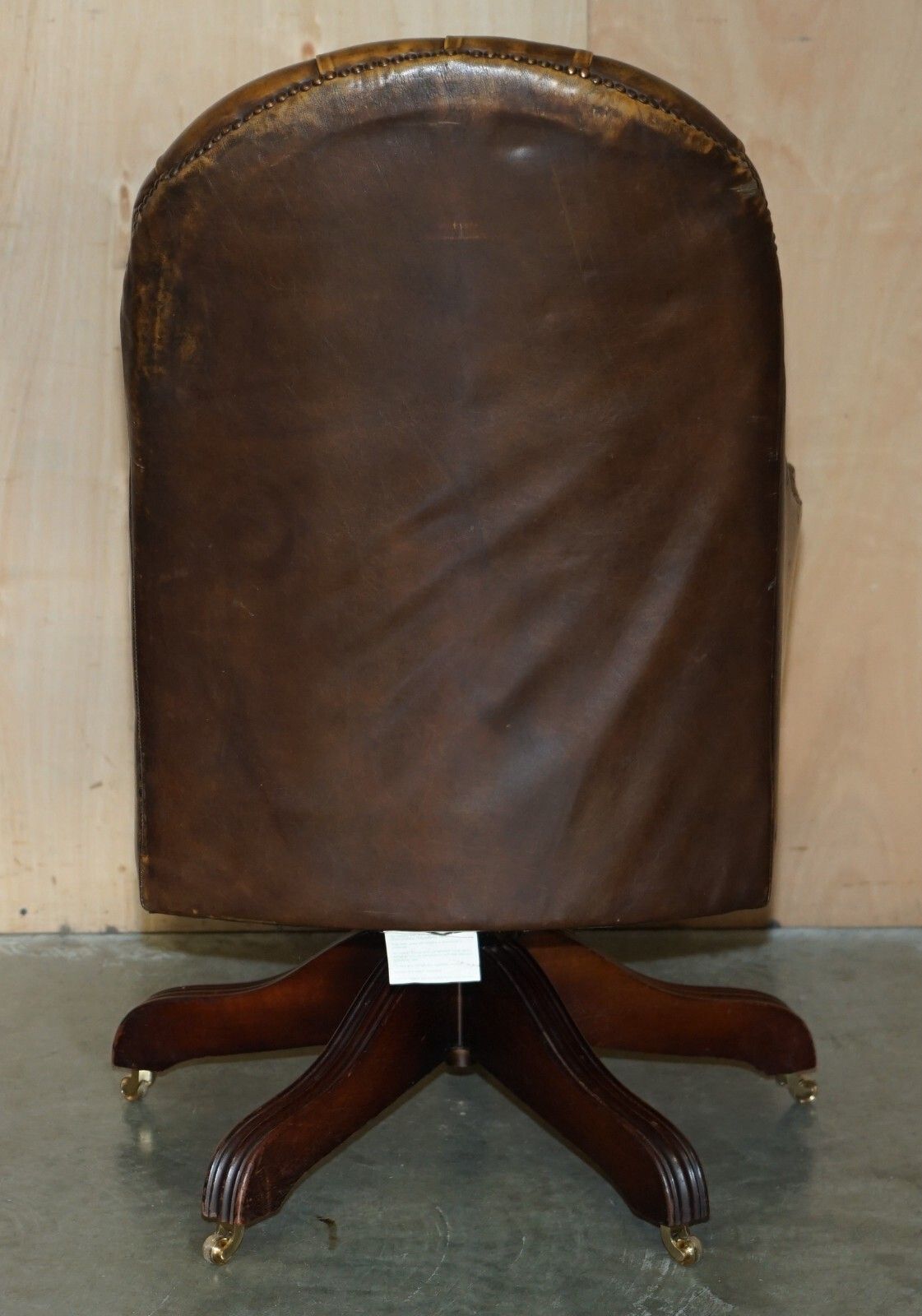 photo vinterior Vintage Aged Brown Leather Director's Captains Office Chesterfield Armchair