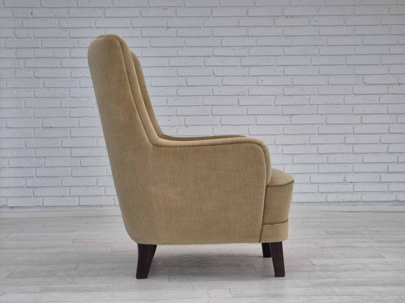 1450.0 Jaren 1970, Deense Fauteuil Met Hoge Rugleuning, Meubilairvelours. photo