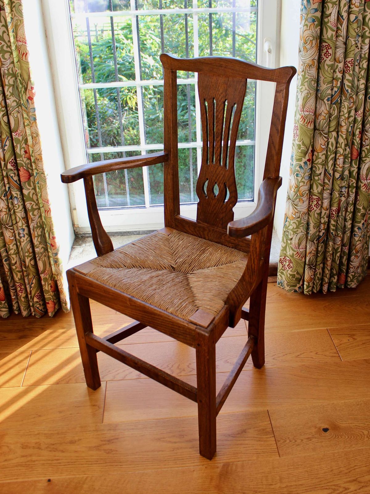 photo furniture Set Of 8 George III Oak Country Chairs By Clarkson Of Wolverhampton