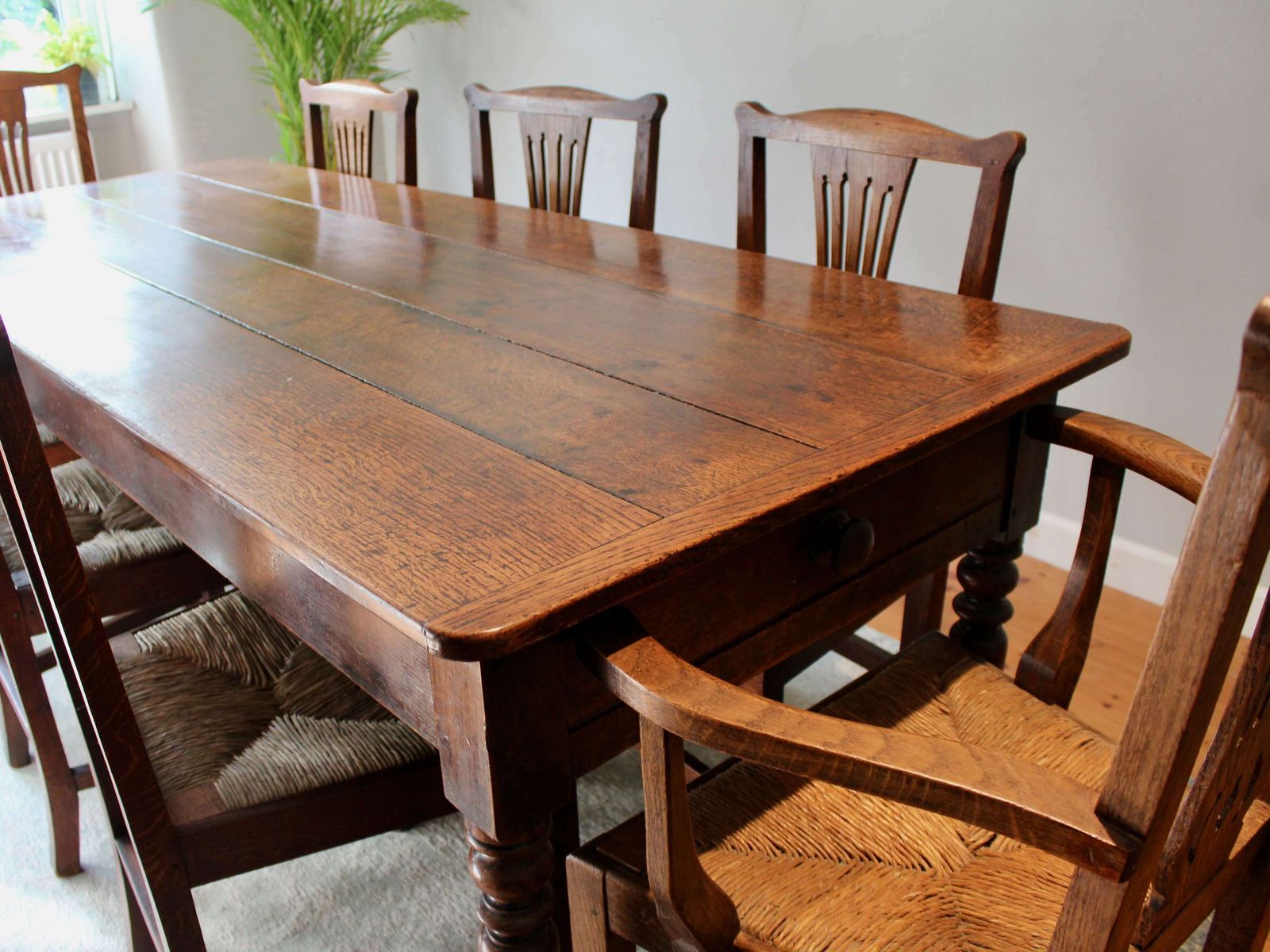 photo vintage Set Of 8 George III Oak Country Chairs By Clarkson Of Wolverhampton
