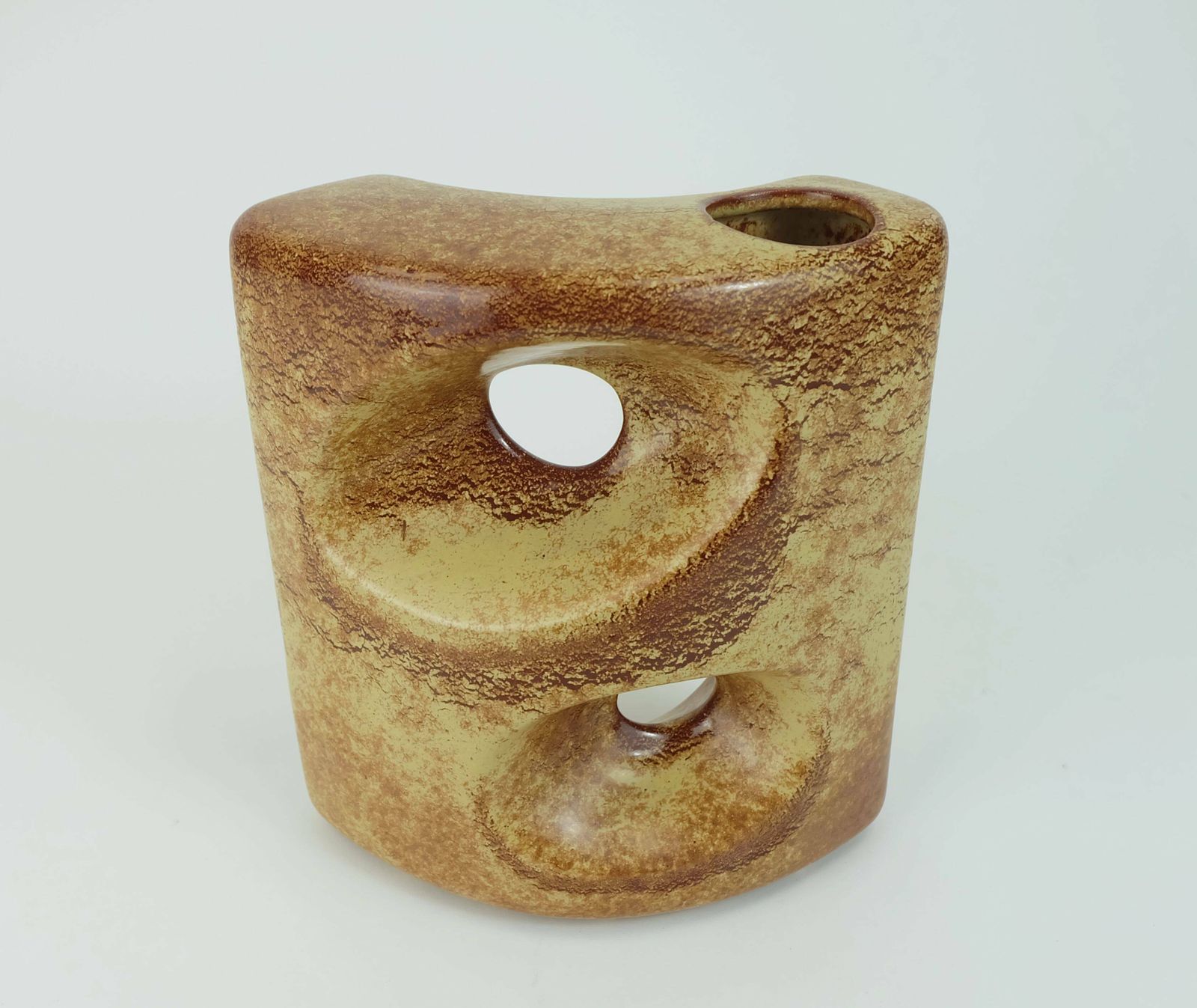 Very Beautiful Sculptural Bertoncello Italy Ceramic Vase Roberto Rigon 1970s Model 911 photo for sale