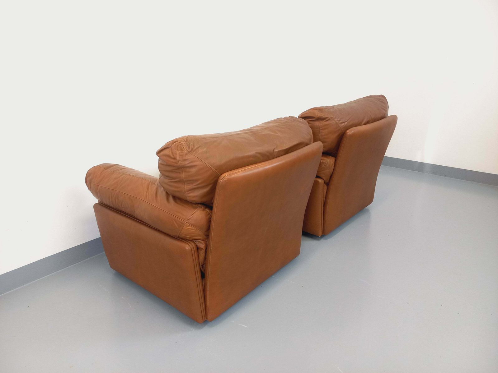 2 Tito Agnoli Coquelicot Armchairs In Leather photo Furniture