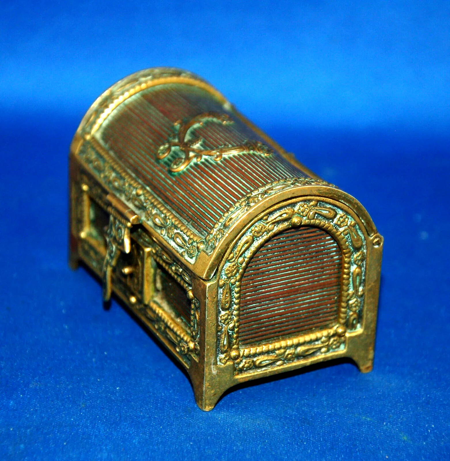 An Antique Art Nouveau Brass Or Bronze Casket, 19th Century, Lined, Copper Detai photo for sale