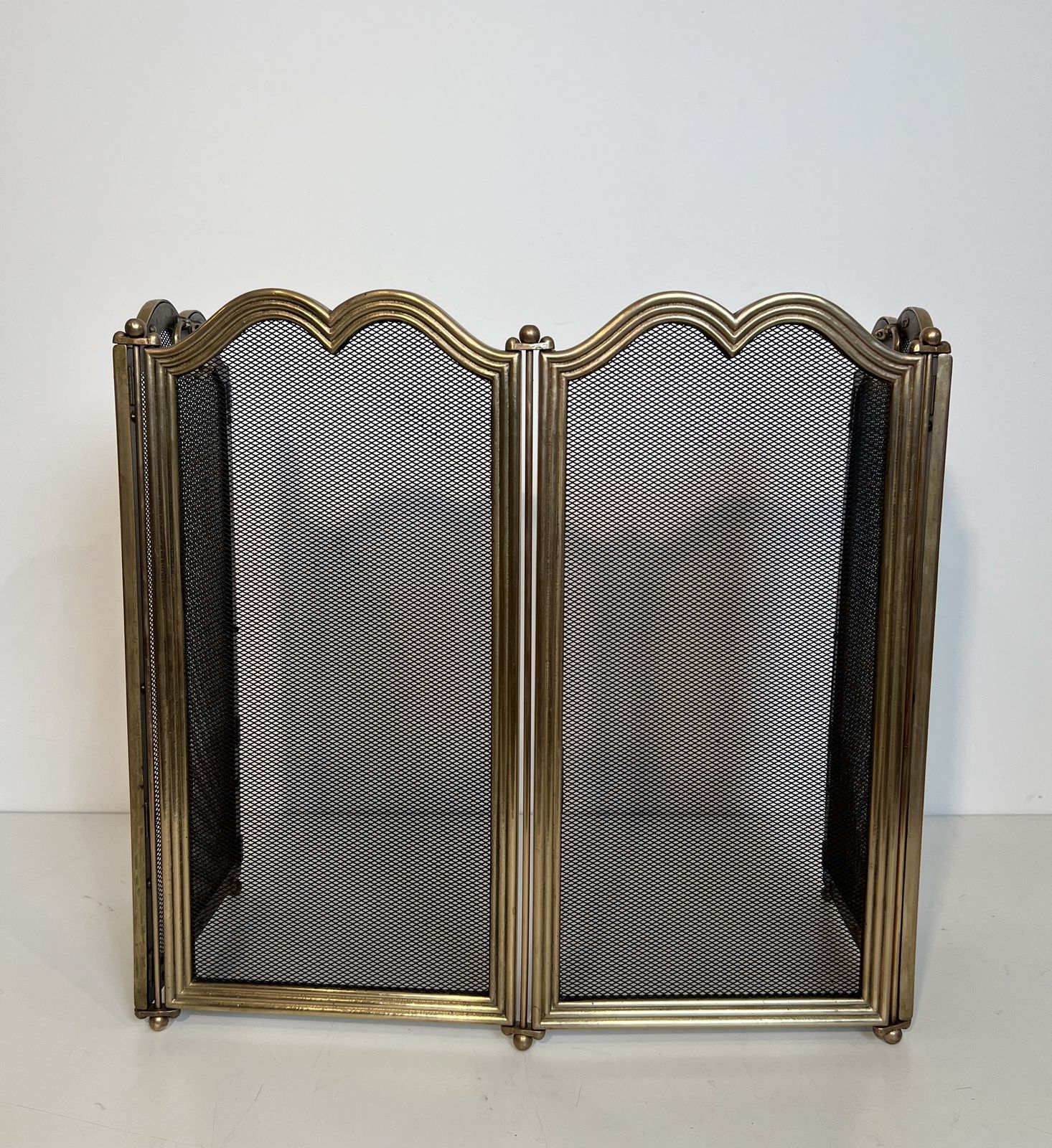 Neoclassical Style Brass And Mesh Fire Screen photo 1150.0