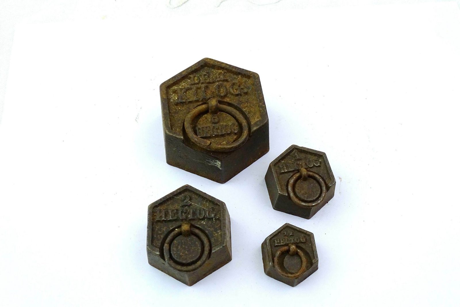 Set Of 4 Antique French Metric Hexagonal Cast Iron Weights For Weighing Scales Half Kilogram 500 200 100 And 50 Grams, Retro Shop Accessory