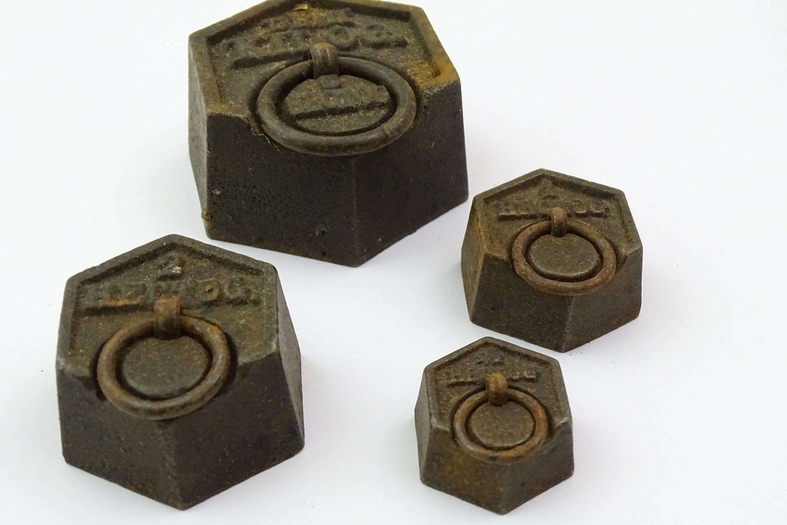Set Of 4 Antique French Metric Hexagonal Cast Iron Weights For Weighing Scales Half Kilogram 500 200 100 And 50 Grams, Retro Shop Accessory photo furniture