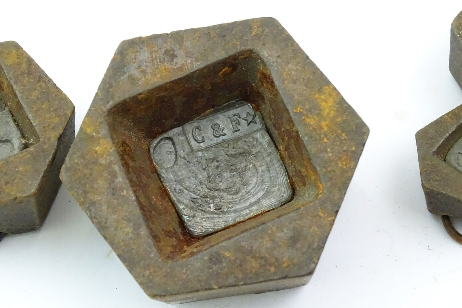 Set Of 4 Antique French Metric Hexagonal Cast Iron Weights For Weighing Scales Half Kilogram 500 200 100 And 50 Grams, Retro Shop Accessory photo for sale