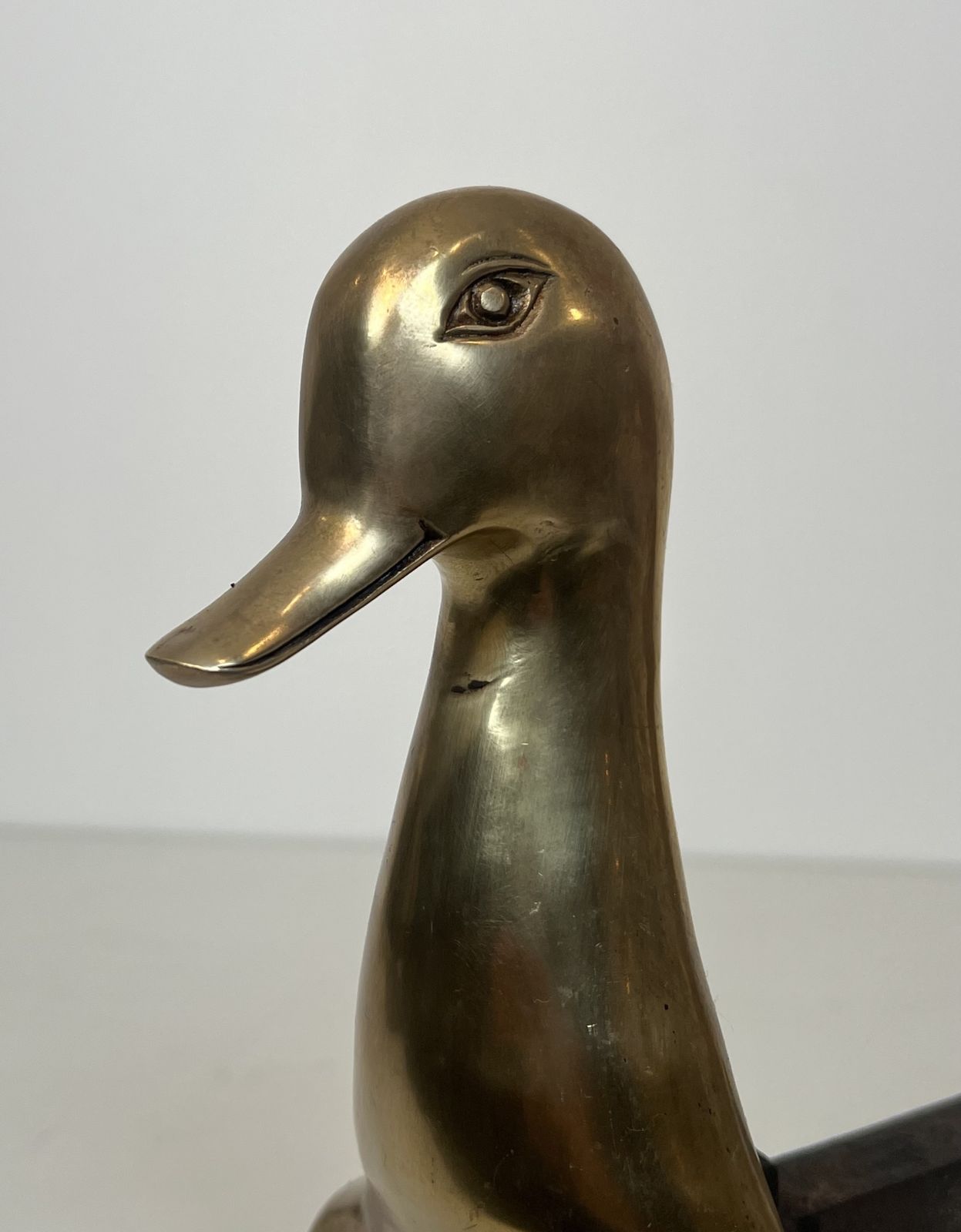 photo furniture Pair Of Andirons Representing Stylized Ducks In Brass In The Style Of Claude And François Xavier Lalanne. Circa 1970