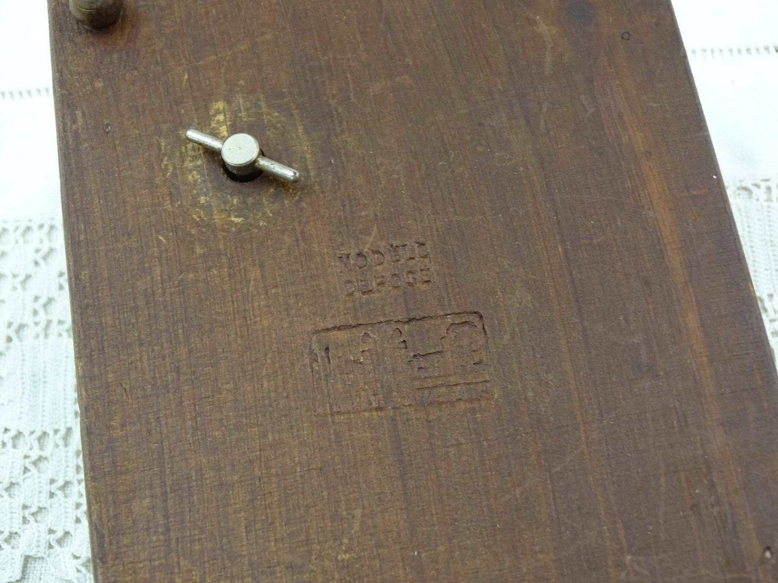 Vintage Bretonse houten muziekdoos met sieradenvak, retro traditionele stijl, gemaakt van hout uit Bretagne, Frankrijk – landelijke woonstijl photo vintage